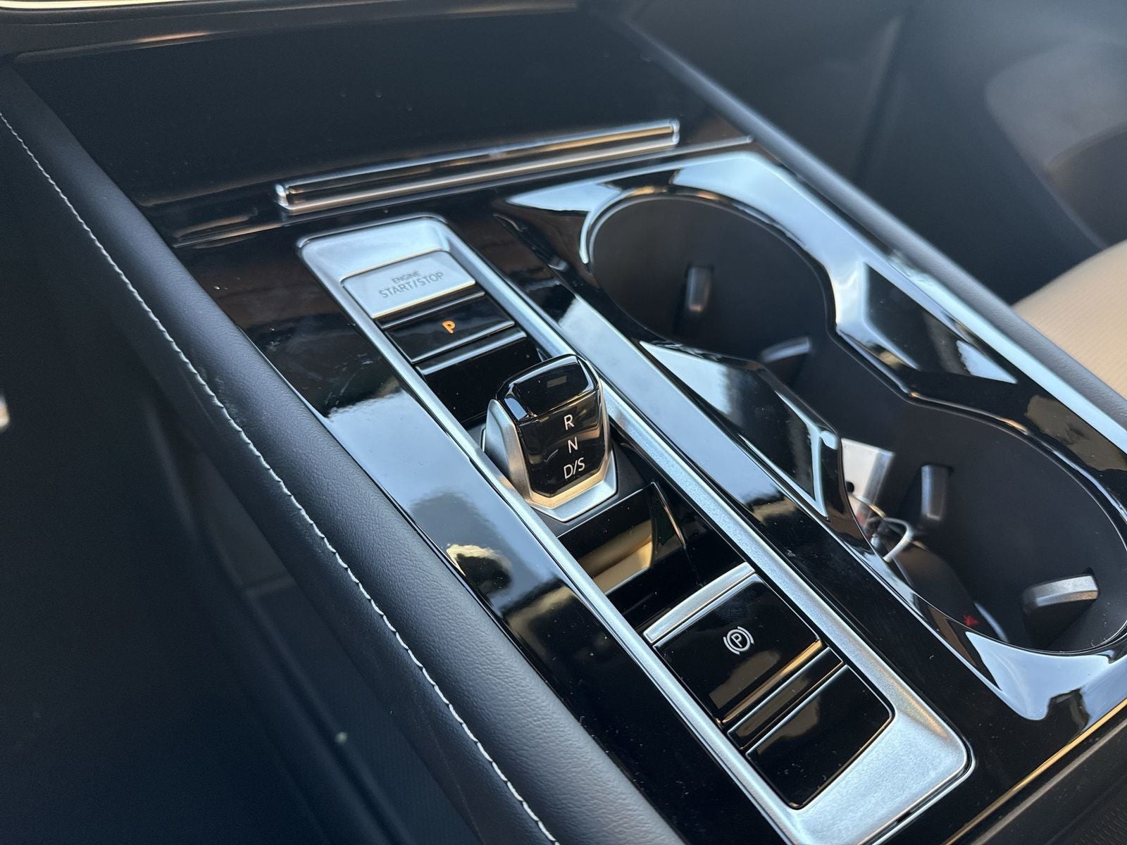 2026 Volkswagen Atlas Cross Sport 2.0T SEL R-Line Black