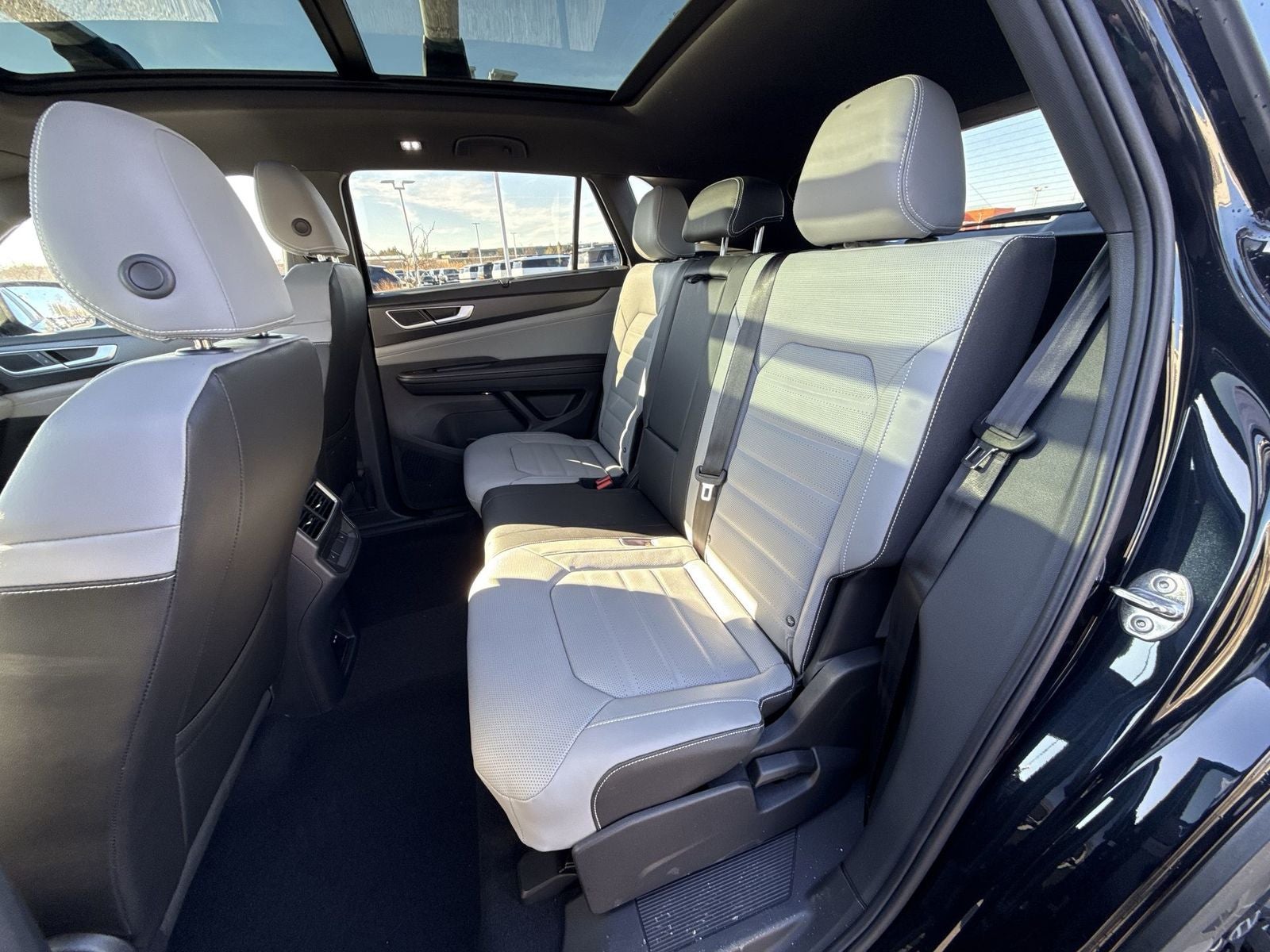 2026 Volkswagen Atlas Cross Sport 2.0T SEL R-Line Black