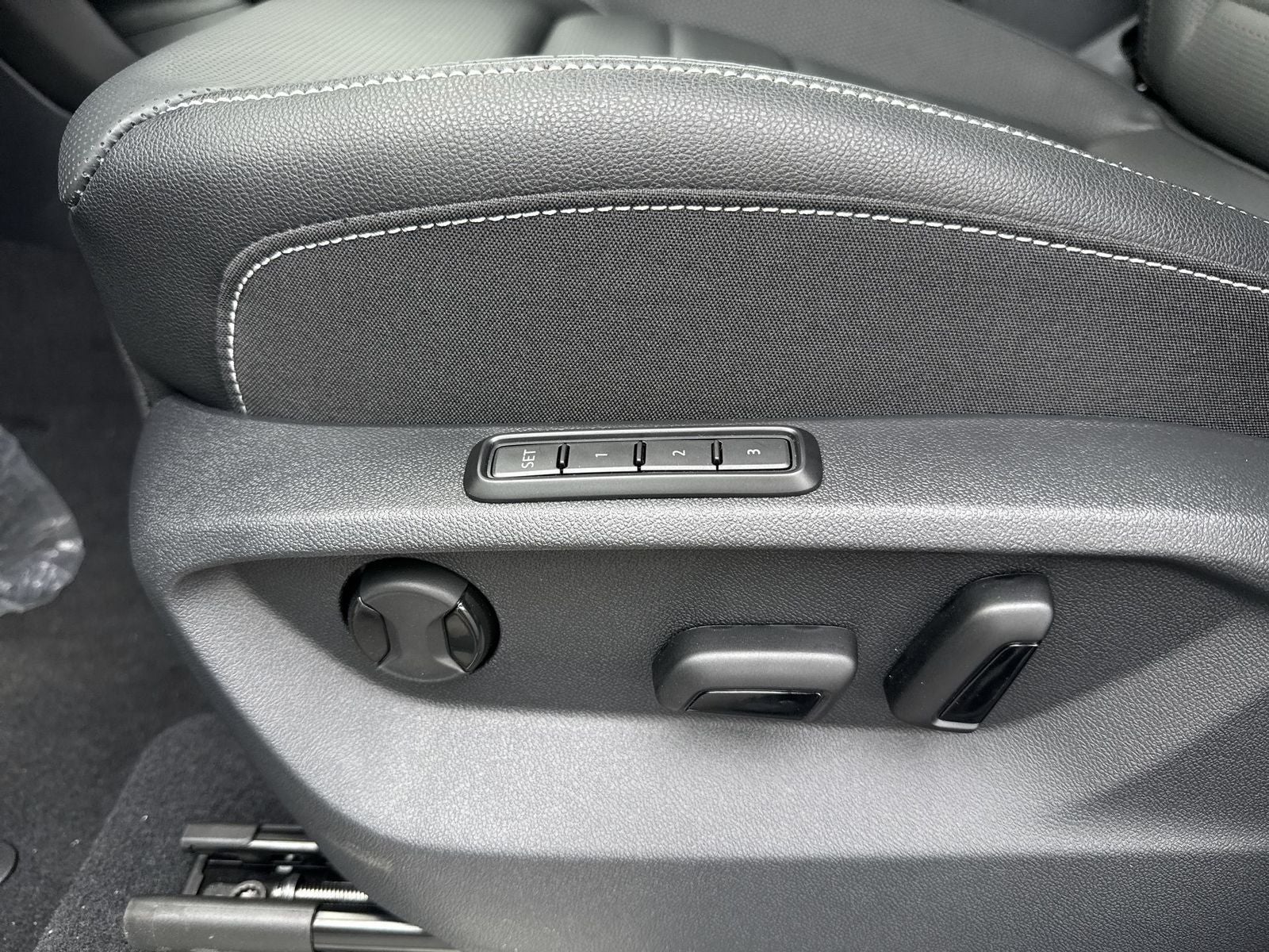 2026 Volkswagen Atlas Cross Sport 2.0T SEL R-Line Black