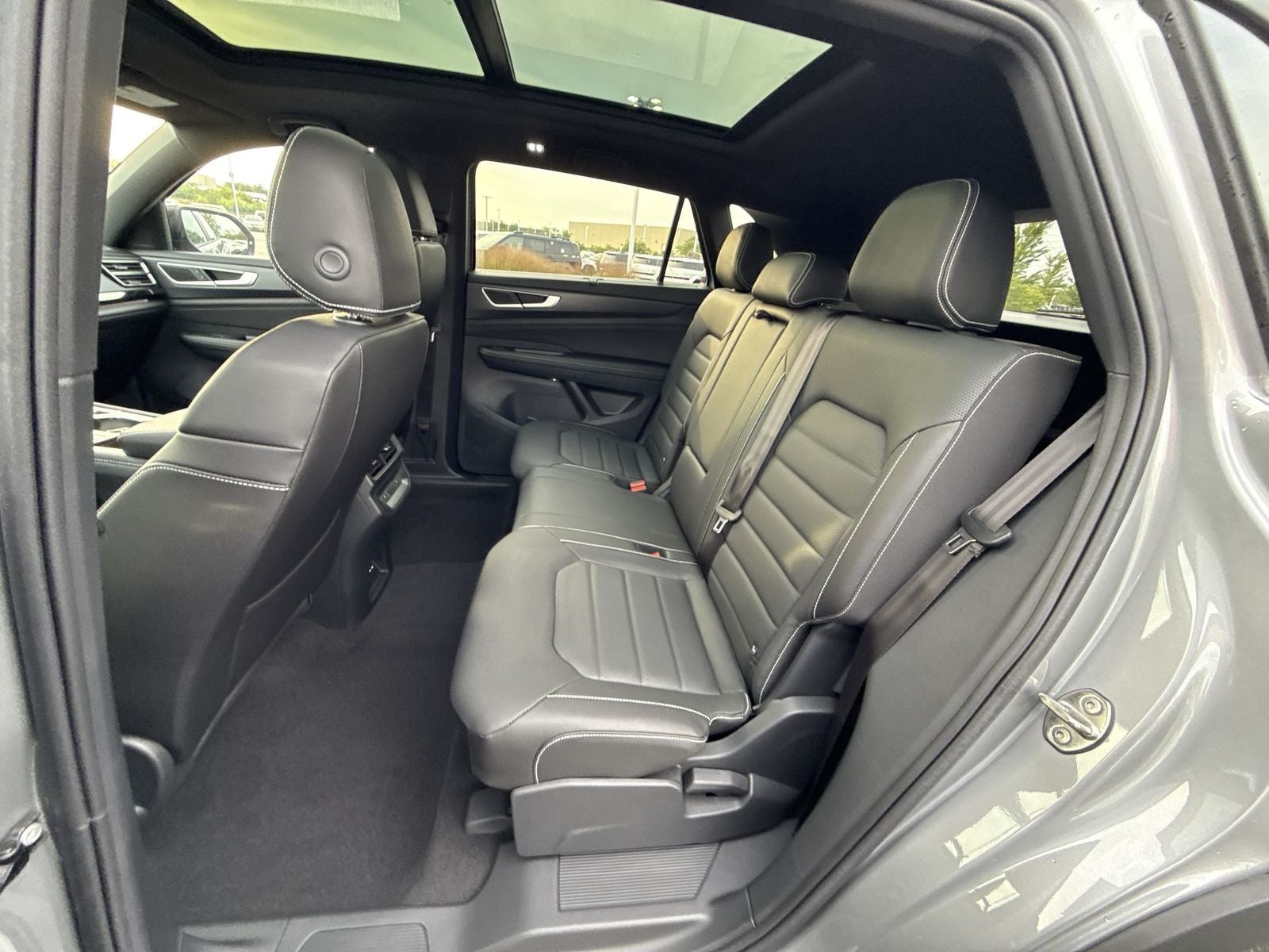 2026 Volkswagen Atlas Cross Sport 2.0T SEL R-Line Black