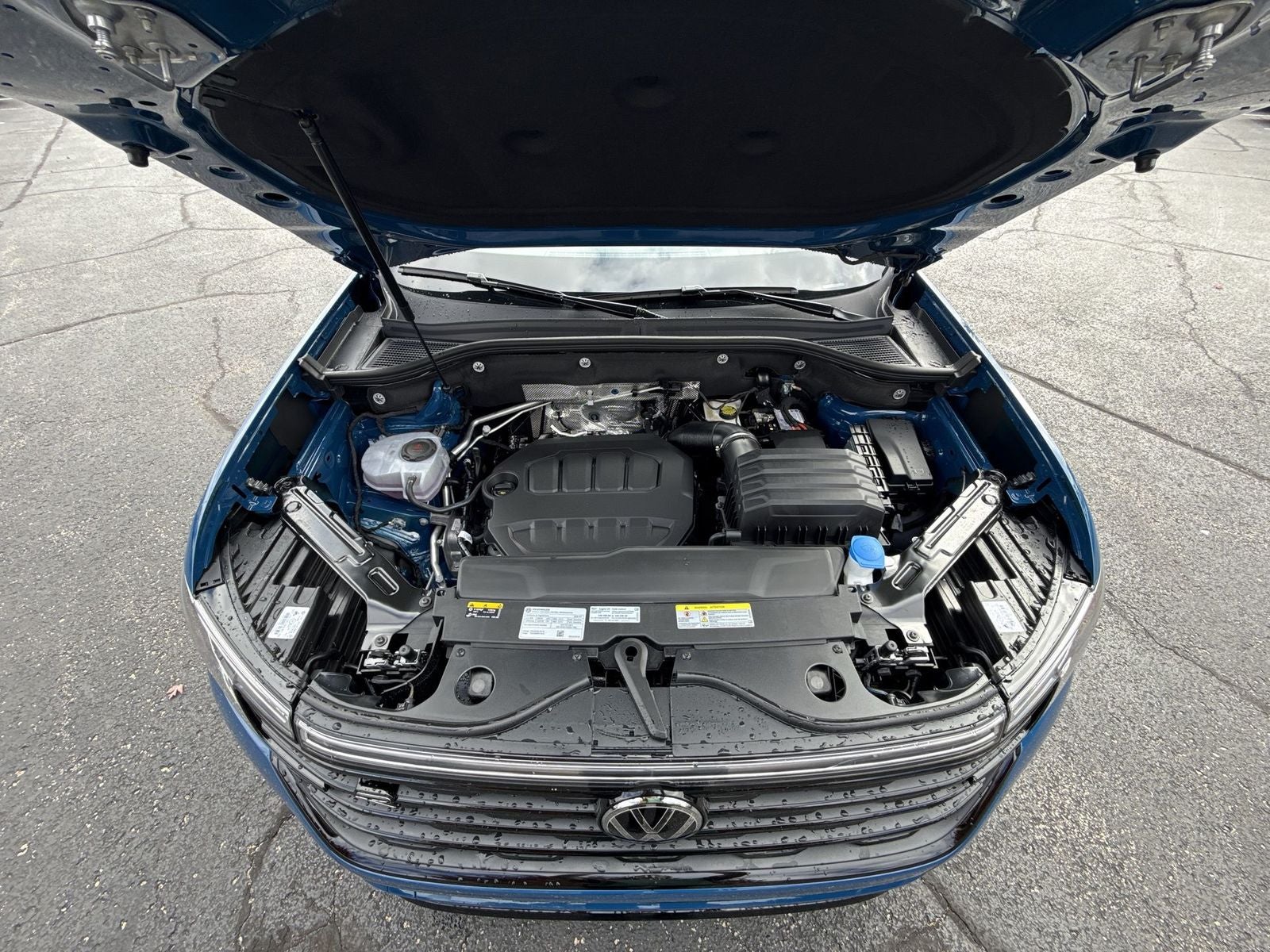 2026 Volkswagen Atlas Cross Sport 2.0T SEL R-Line Black