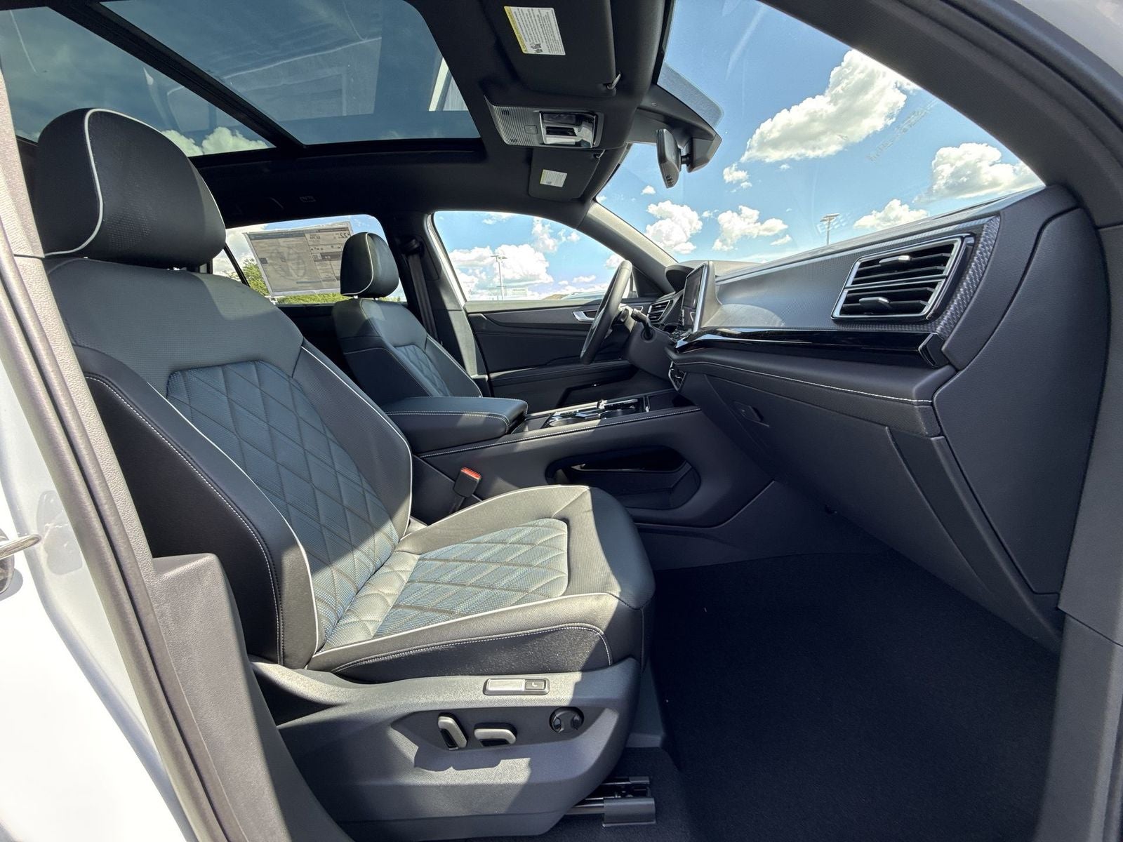 2026 Volkswagen Atlas Cross Sport 2.0T SEL Premium R-Line
