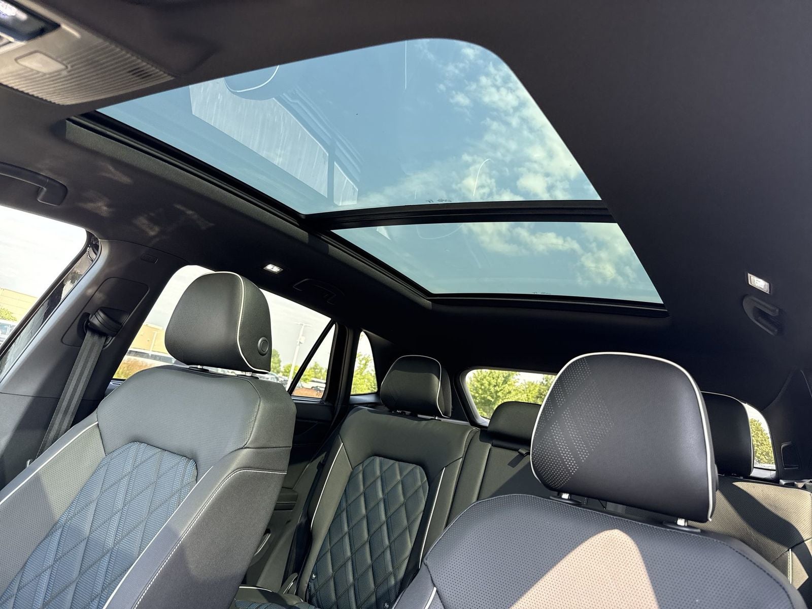 2026 Volkswagen Atlas Cross Sport 2.0T SEL Premium R-Line
