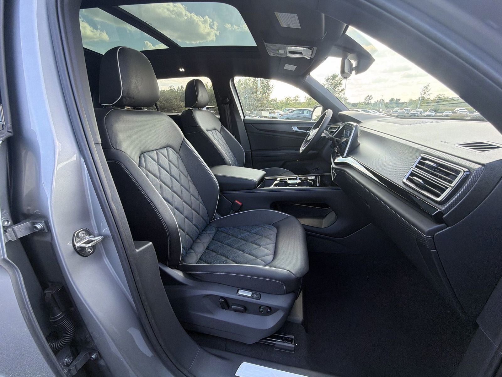 2026 Volkswagen Atlas Cross Sport 2.0T SEL Premium R-Line
