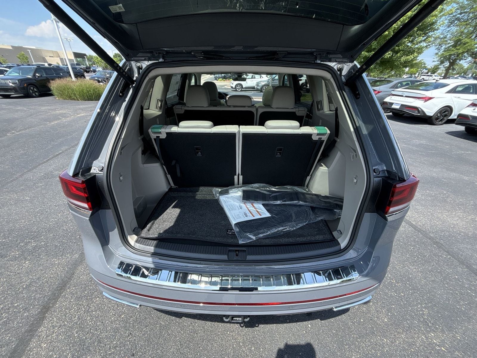 2026 Volkswagen Atlas 2.0T SEL Premium R-Line