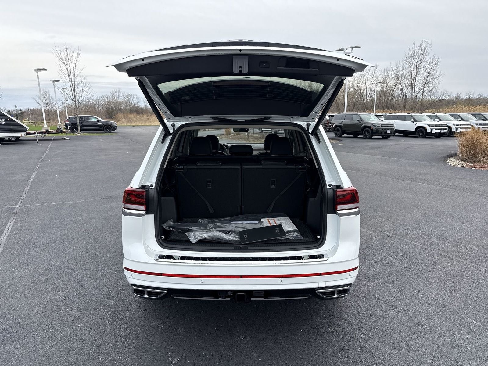 2026 Volkswagen Atlas 2.0T SEL Premium R-Line