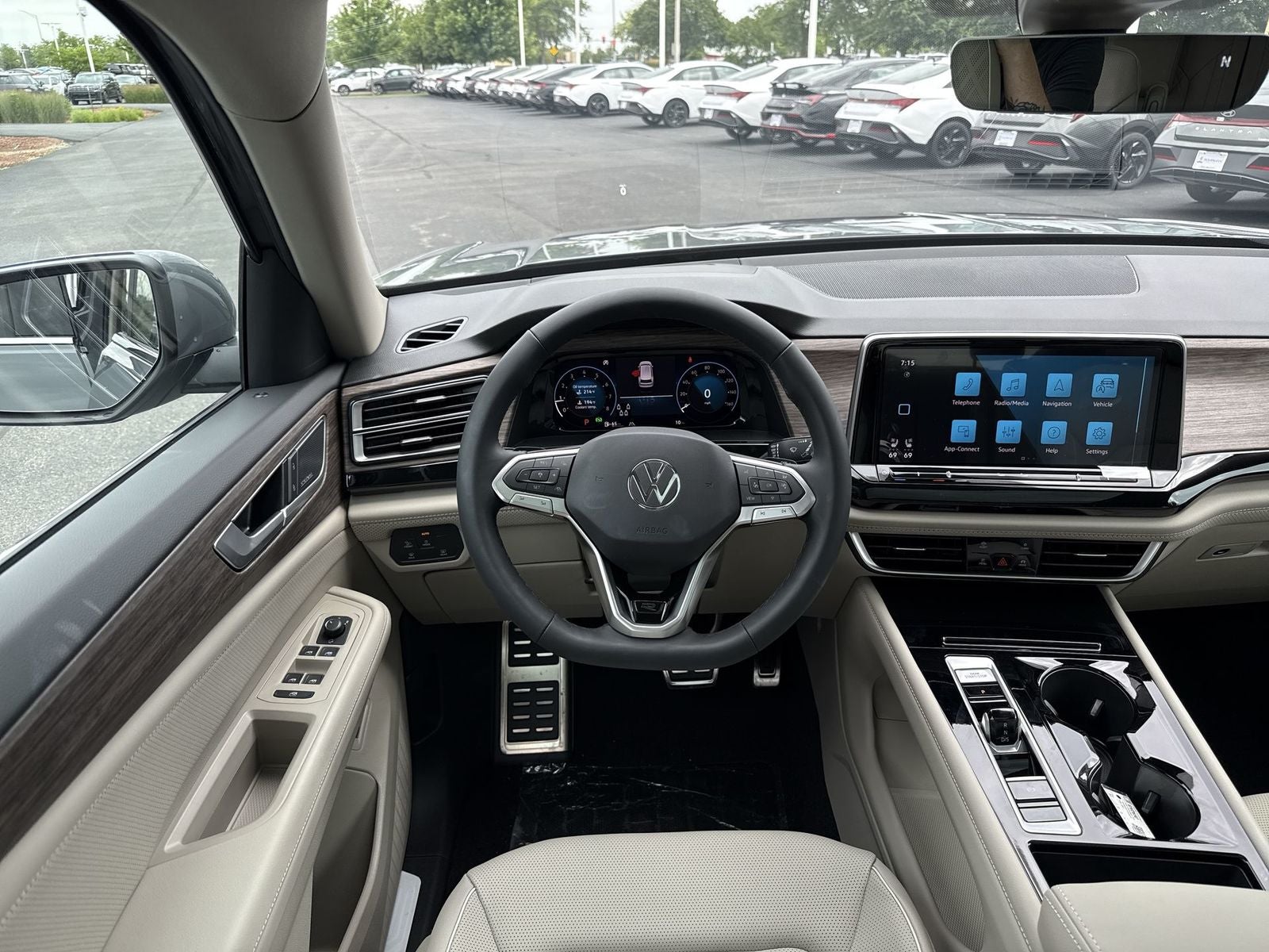 2026 Volkswagen Atlas 2.0T SEL Premium R-Line