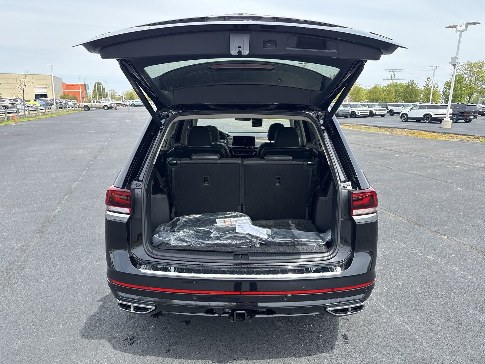 2026 Volkswagen Atlas 2.0T SEL Premium R-Line