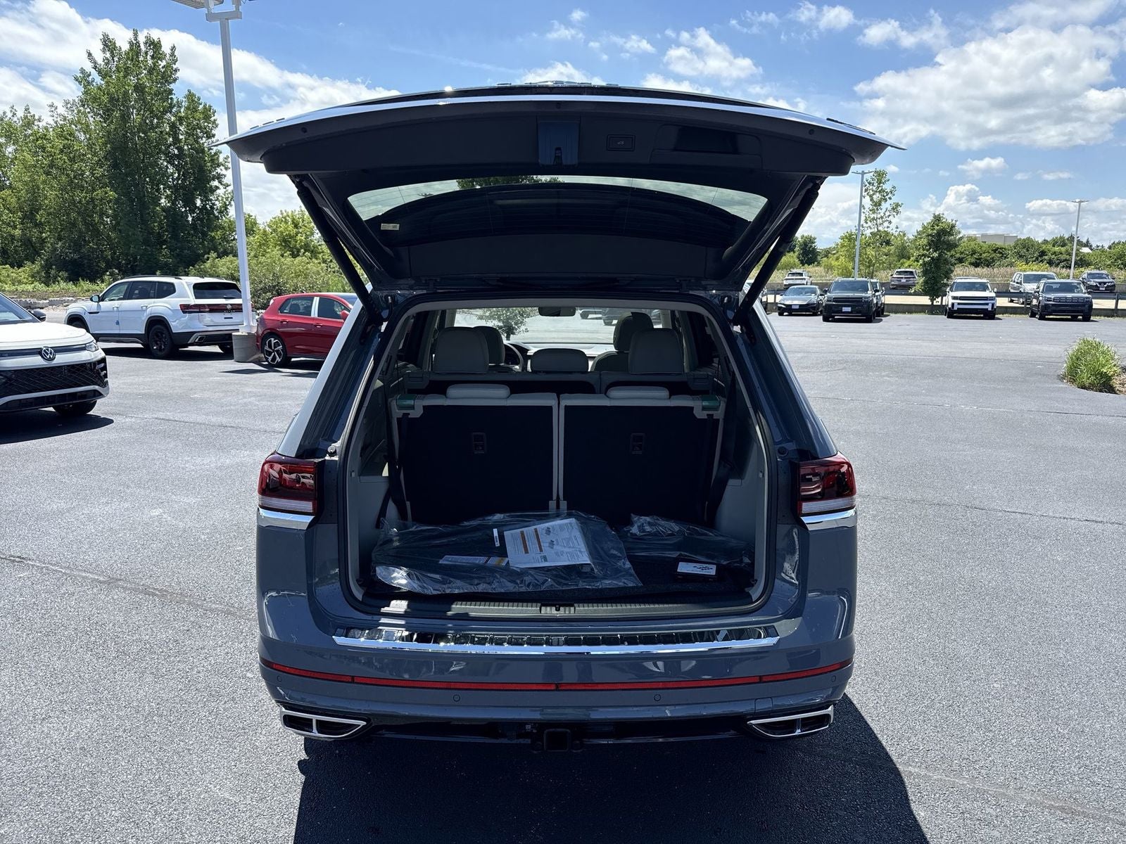 2026 Volkswagen Atlas 2.0T SEL Premium R-Line