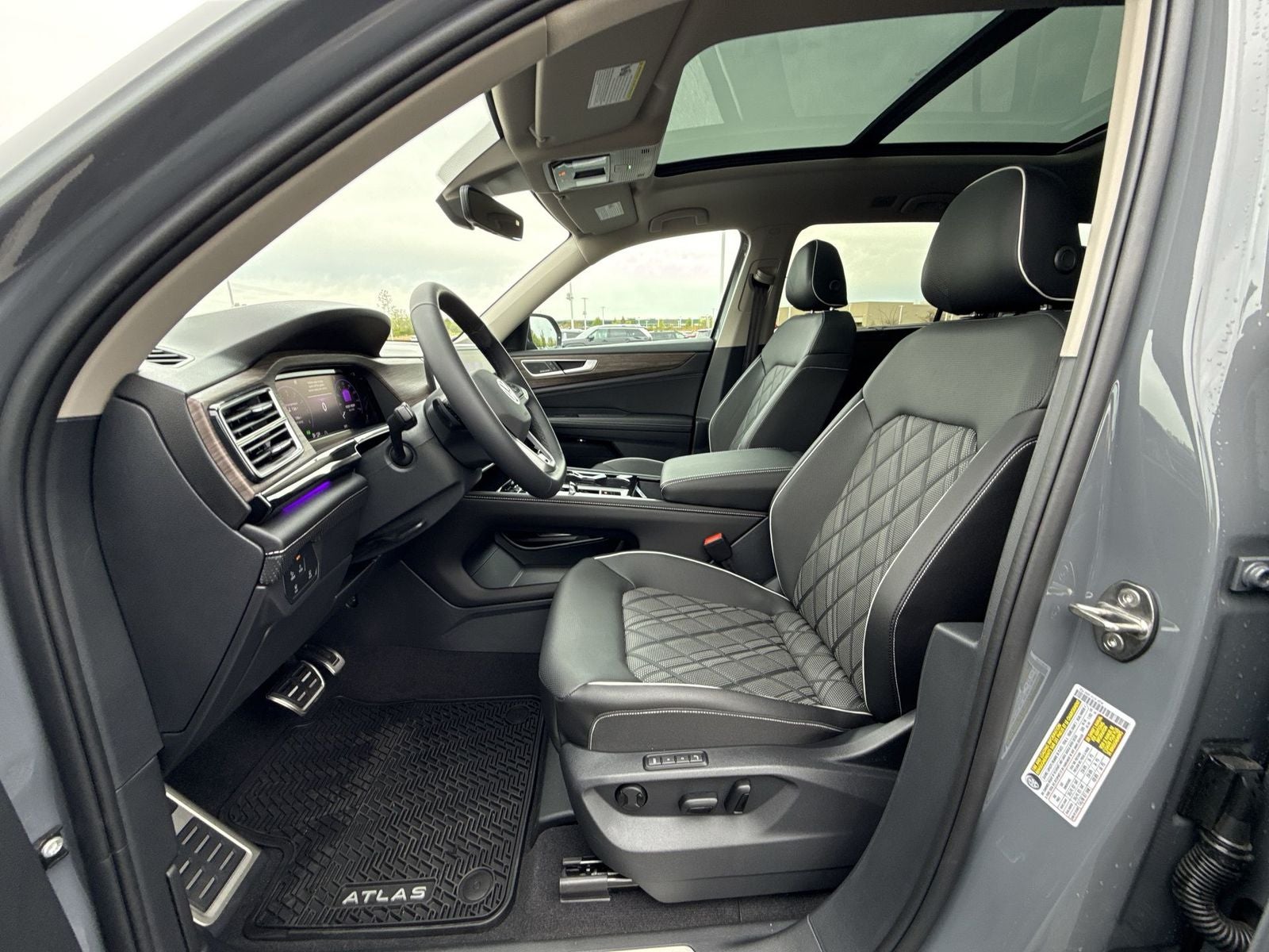 2026 Volkswagen Atlas SEL Premium R-Line - Photo 12