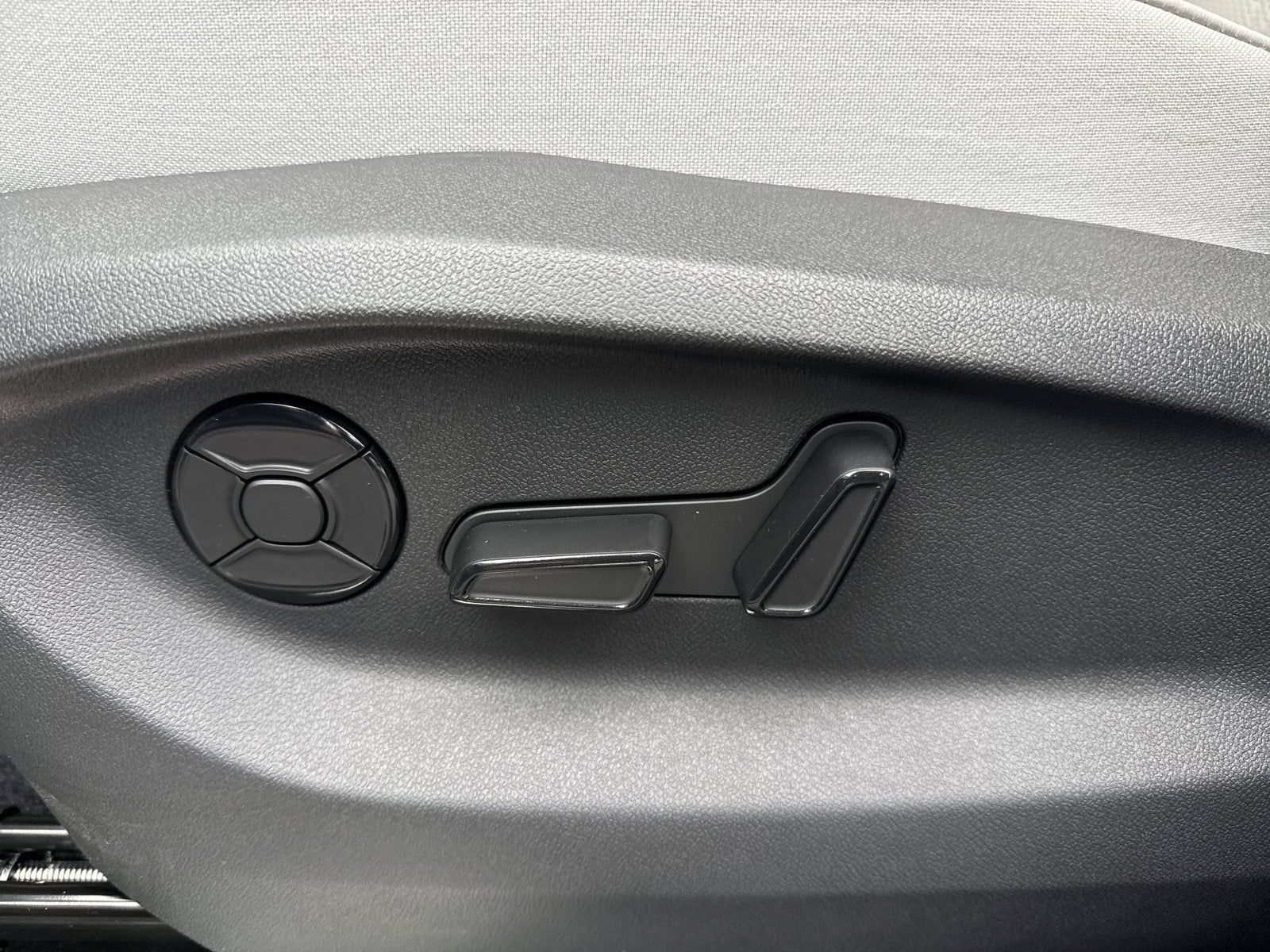 2027 Volkswagen Atlas SE w/Technology