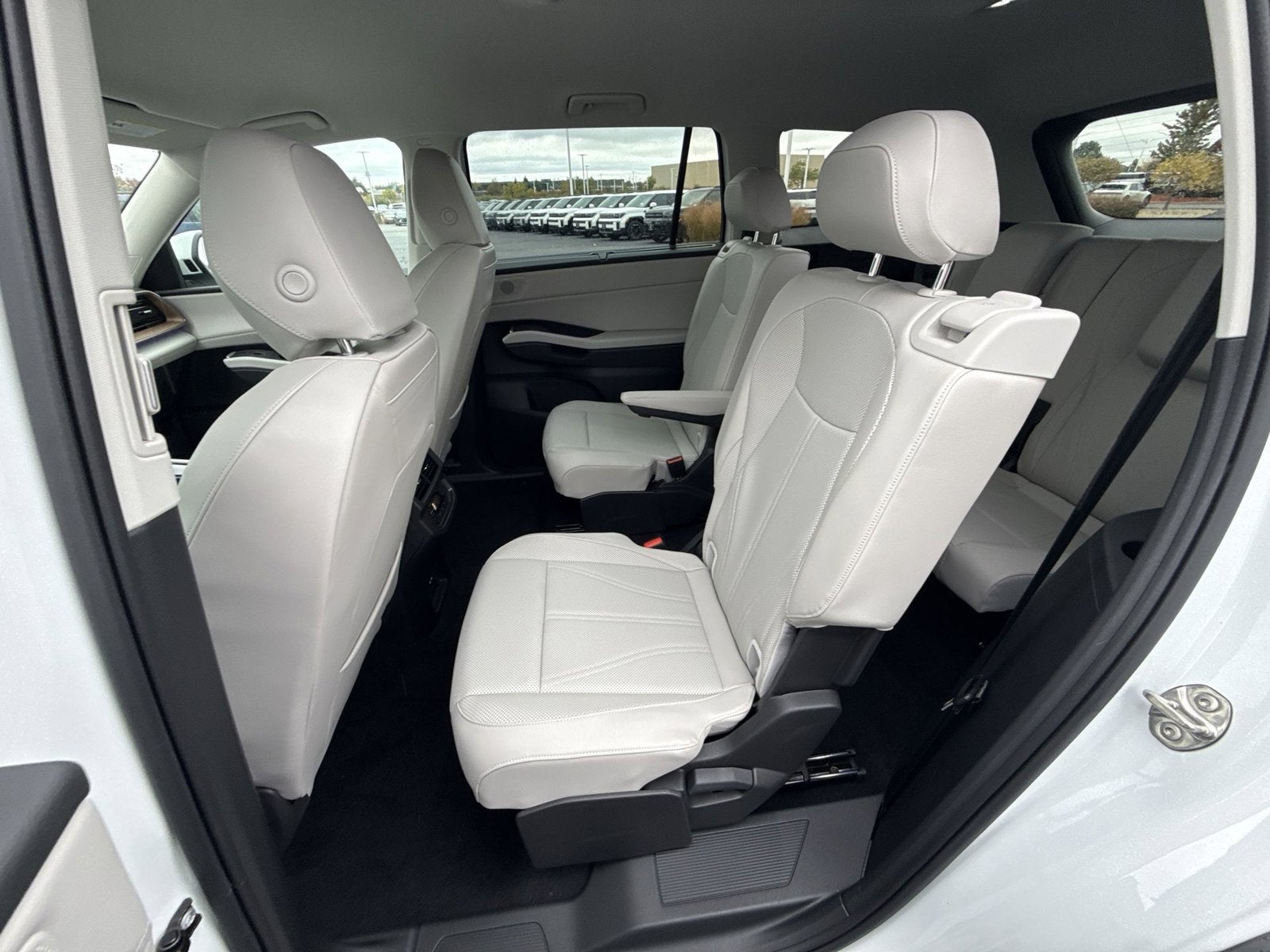 2027 Volkswagen Atlas SE w/Technology