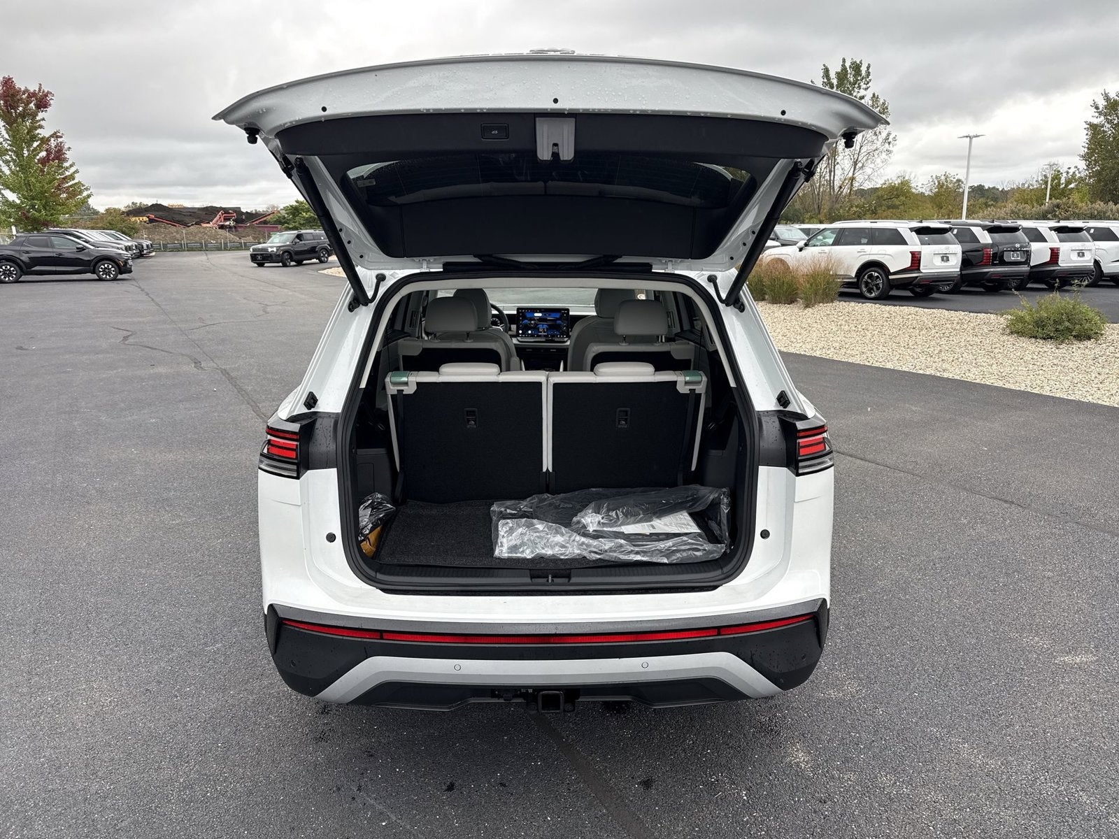 2027 Volkswagen Atlas SE w/Technology