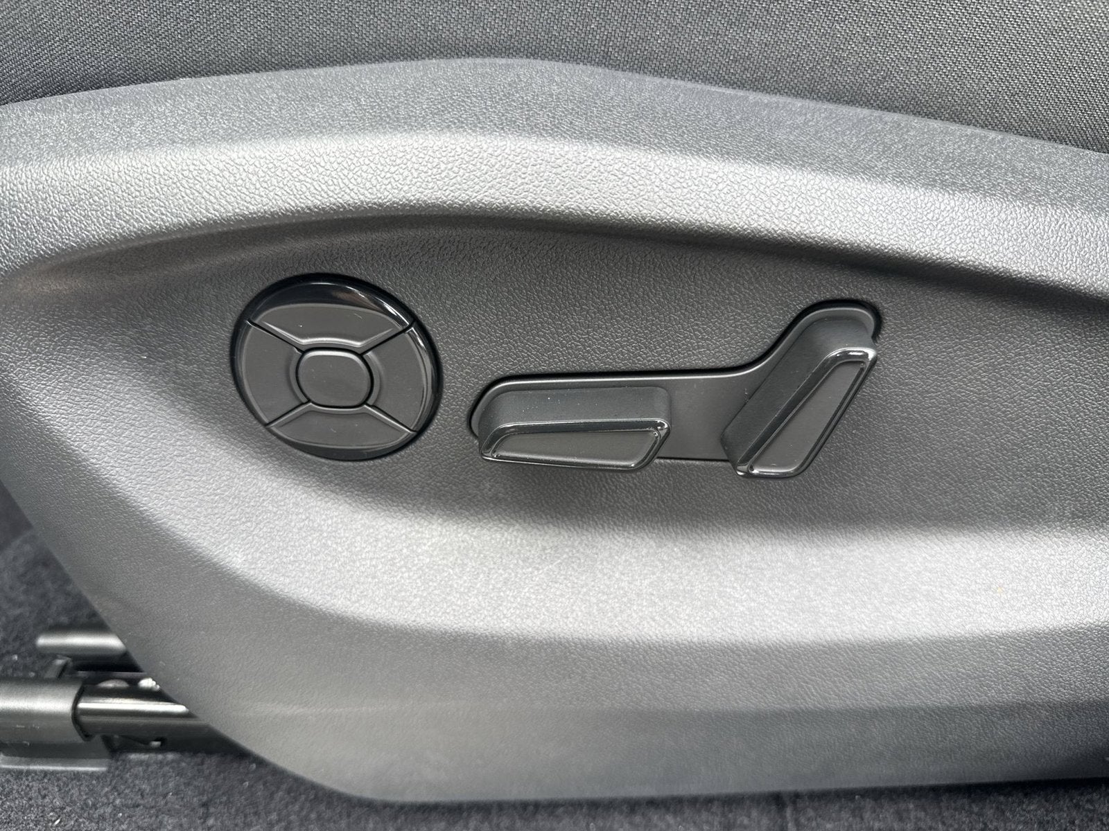 2027 Volkswagen Atlas SE w/Technology