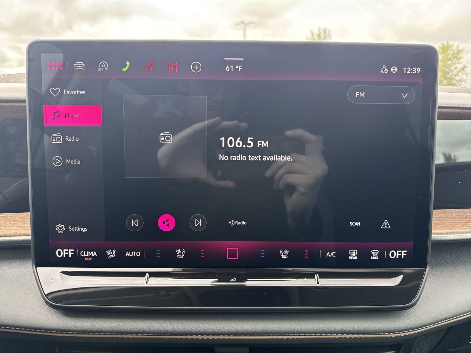 2027 Volkswagen Atlas SE w/Technology