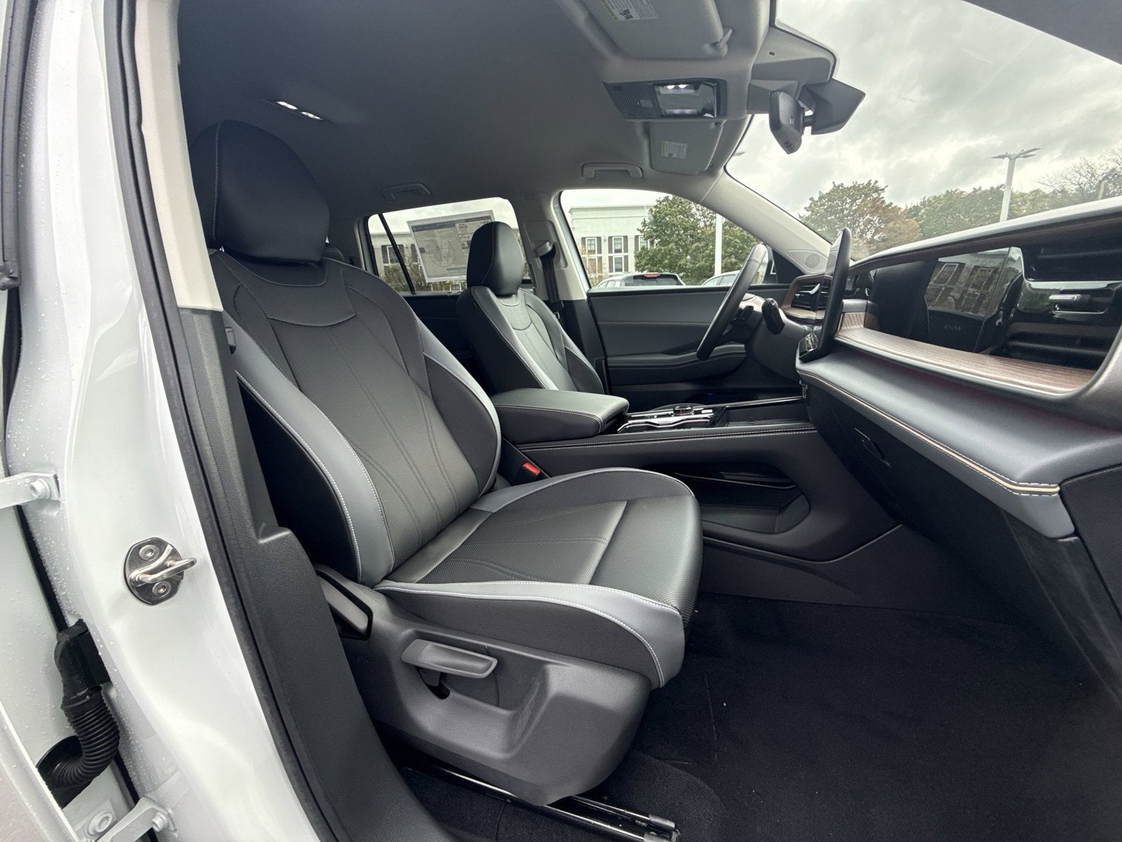 2027 Volkswagen Atlas SE w/Technology