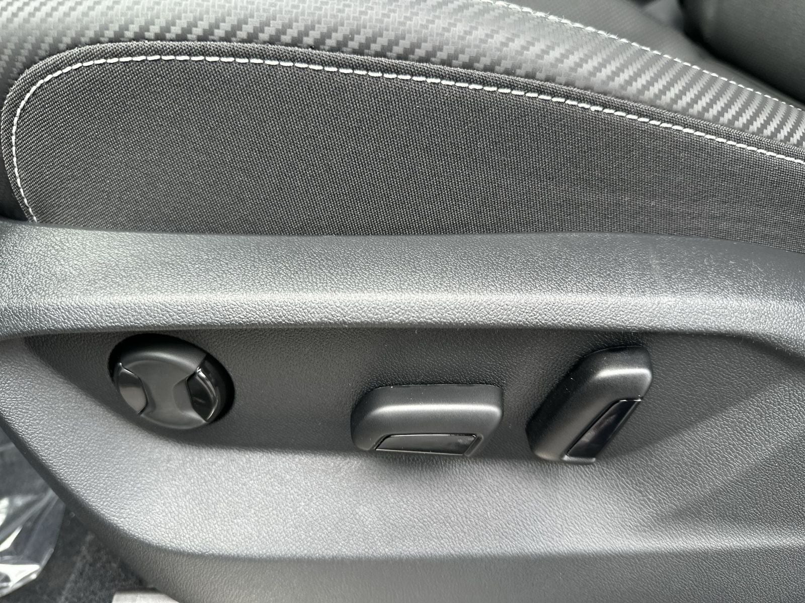 2025 Volkswagen Atlas Cross Sport 2.0T SE w/ Technology