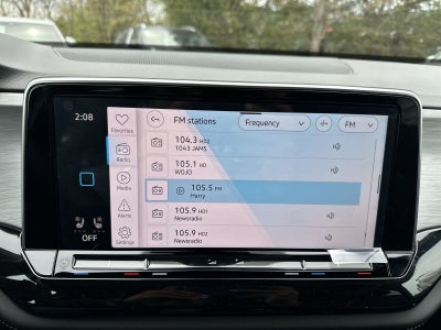 2025 Volkswagen Atlas Cross Sport 2.0T SE w/ Technology