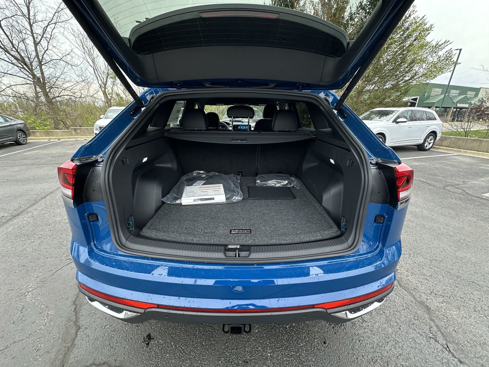 2025 Volkswagen Atlas Cross Sport 2.0T SE w/ Technology