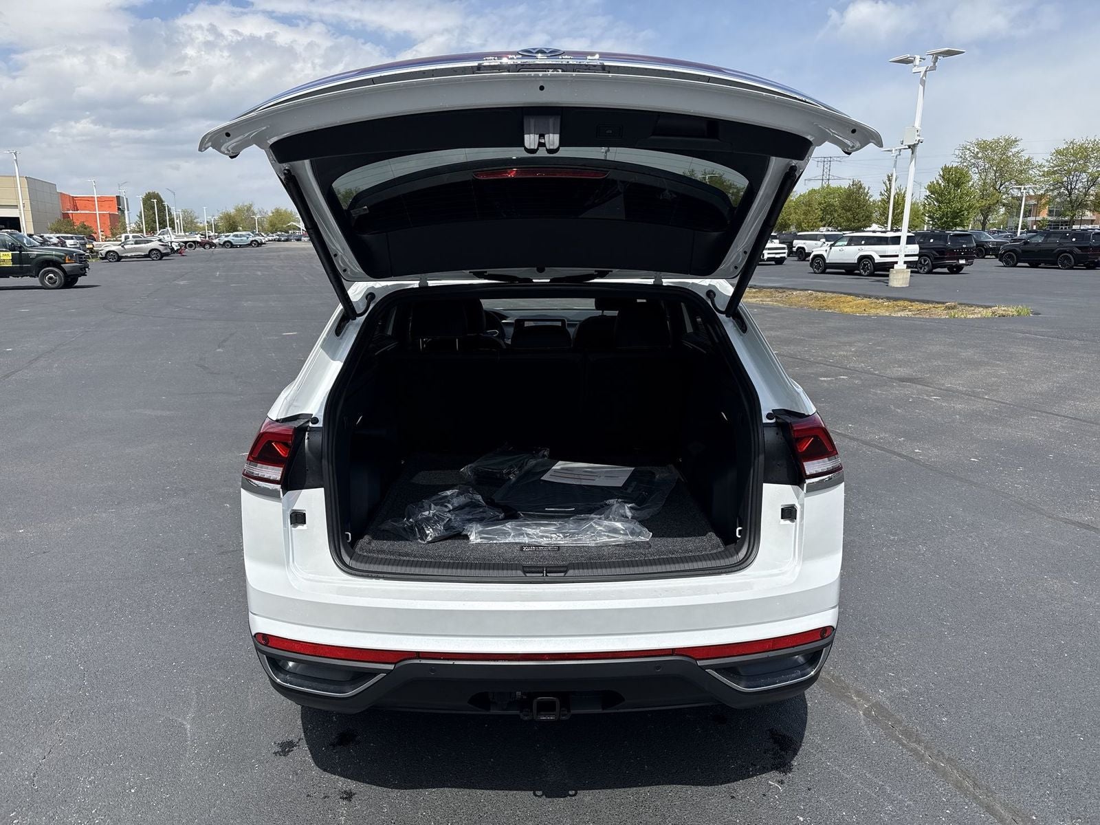2026 Volkswagen Atlas Cross Sport 2.0T SE W/TECHNOLOGY