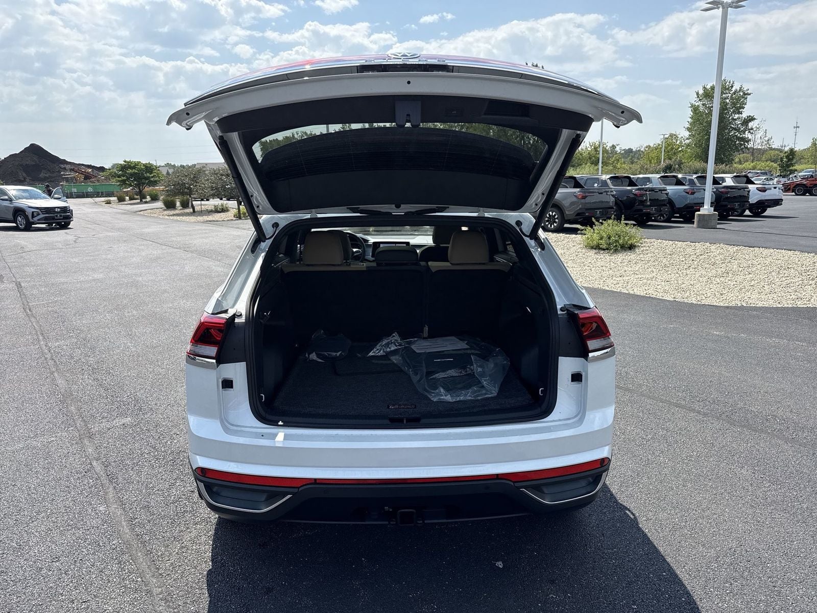 2026 Volkswagen Atlas Cross Sport 2.0T SE W/TECHNOLOGY