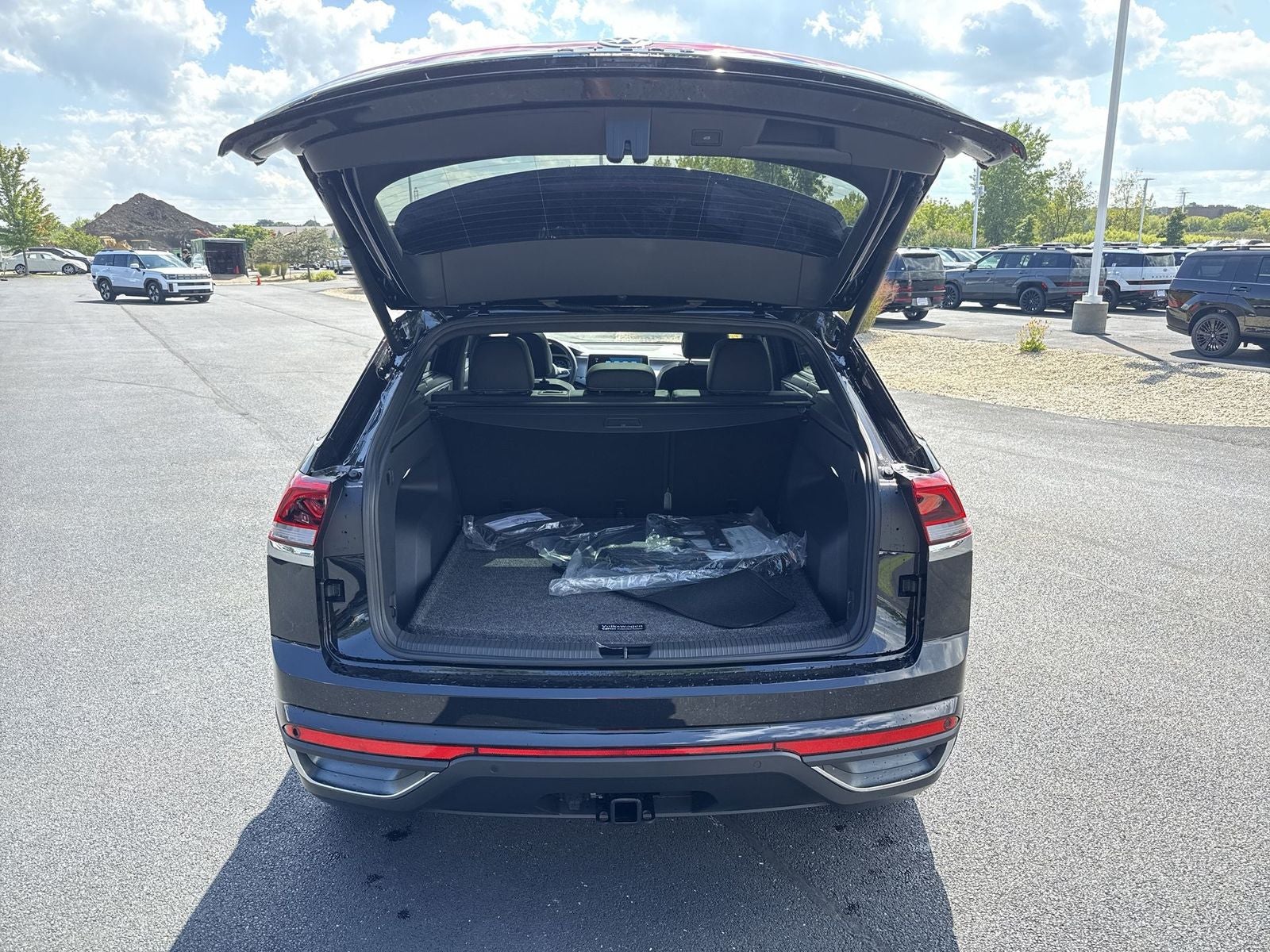 2026 Volkswagen Atlas Cross Sport 2.0T SE W/TECHNOLOGY