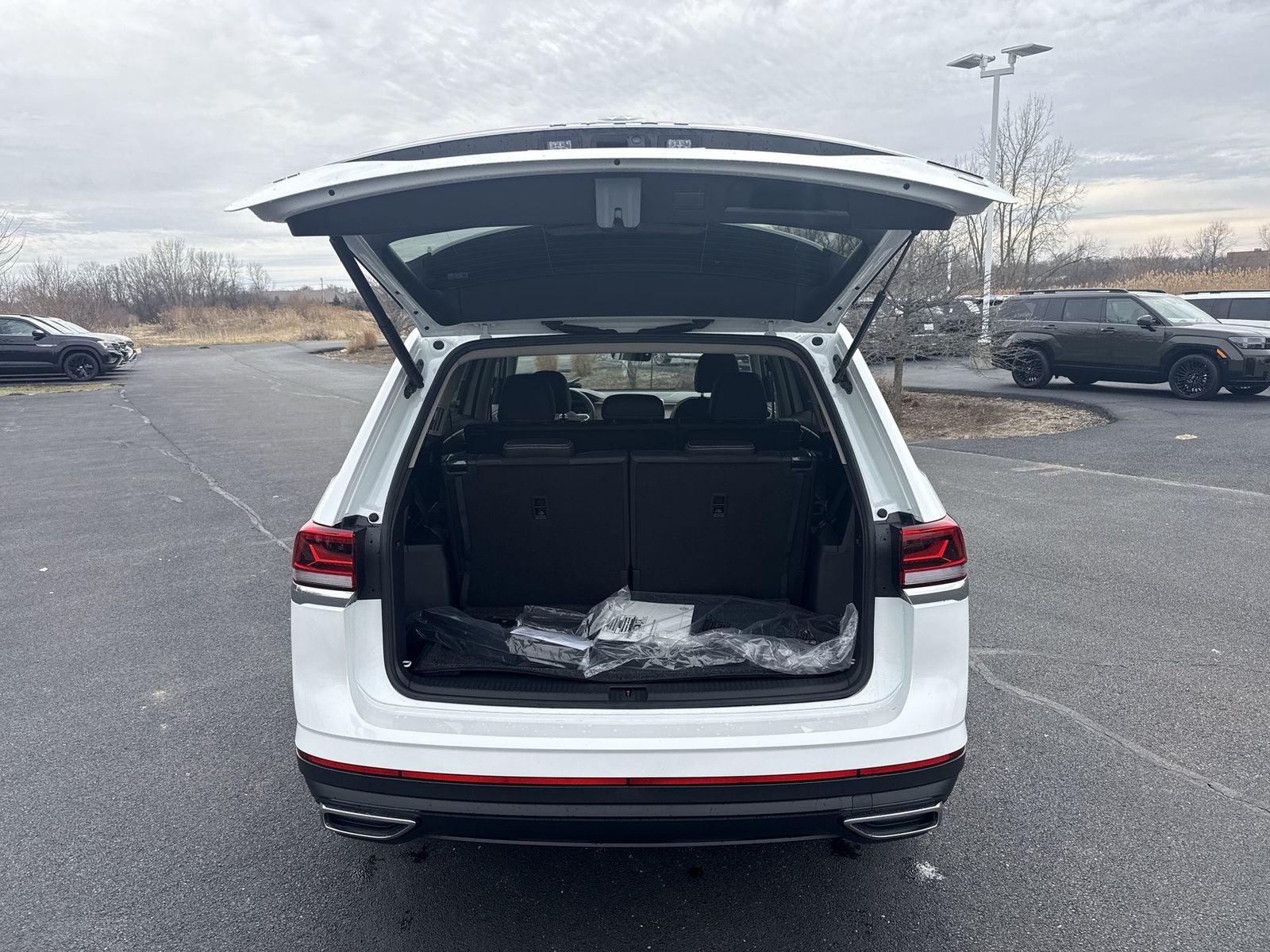 2026 Volkswagen Atlas 2.0T SE