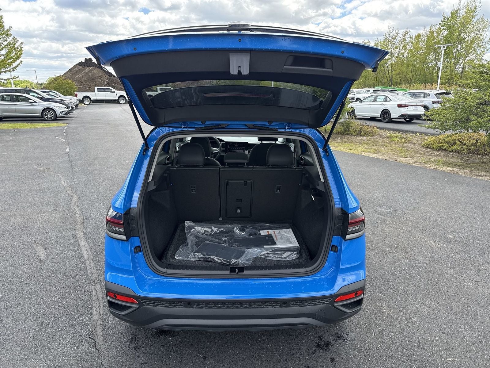 2026 Volkswagen Taos 1.5T SE Black
