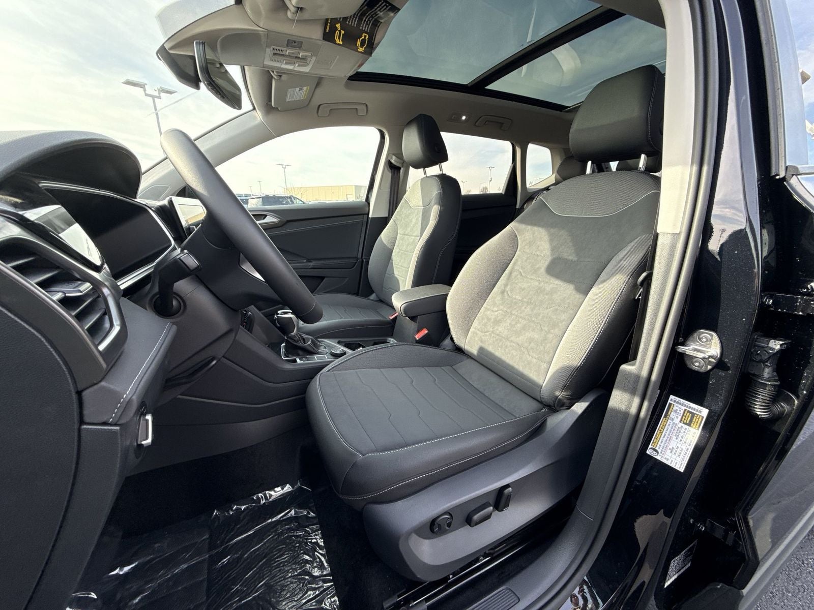 2026 Volkswagen Taos 1.5T SE Black