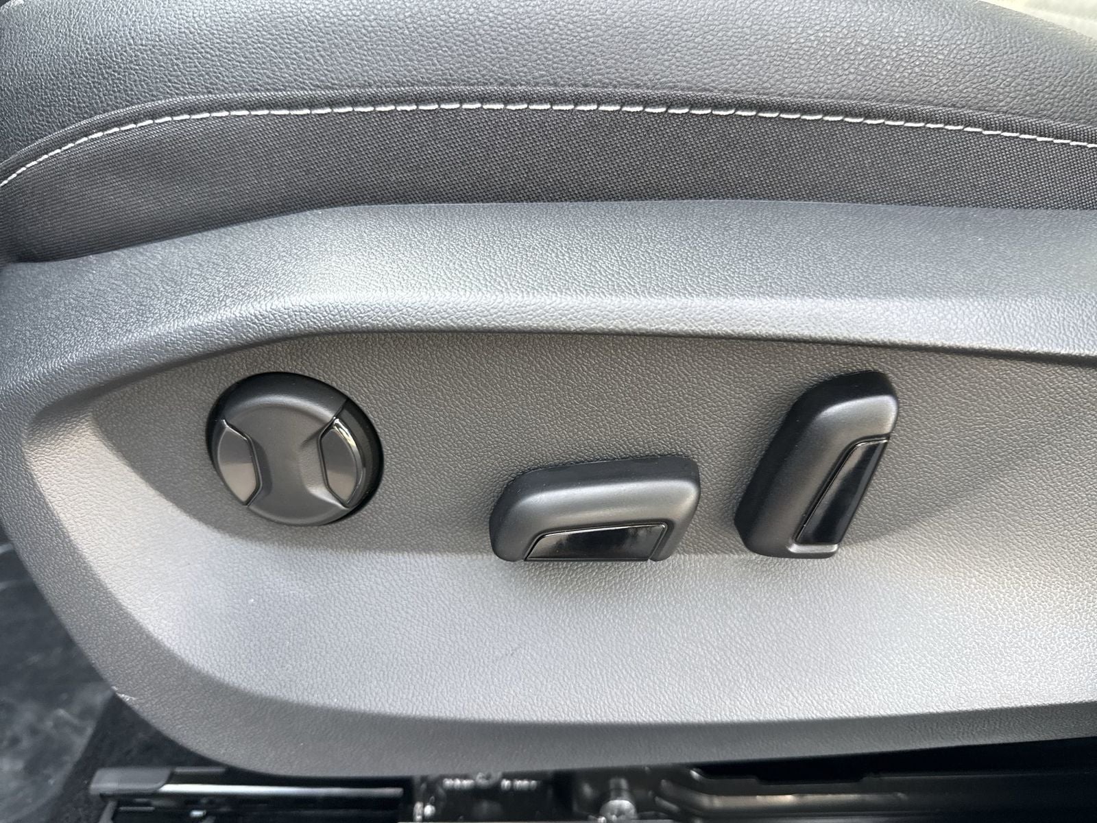 2026 Volkswagen Taos 1.5T SE Black