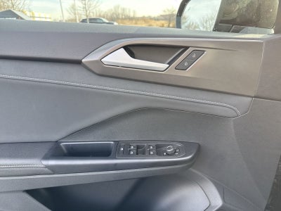 2026 Volkswagen Taos 1.5T SE Black