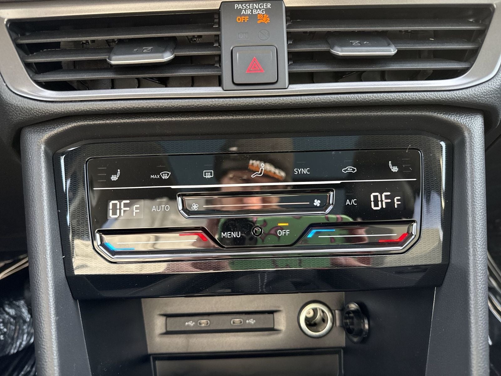 2026 Volkswagen Taos 1.5T SE Black