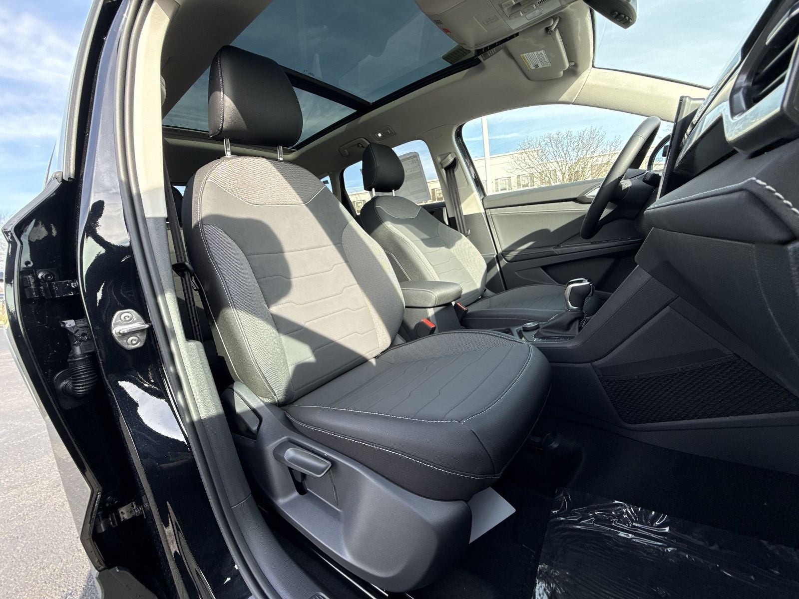 2026 Volkswagen Taos 1.5T SE Black