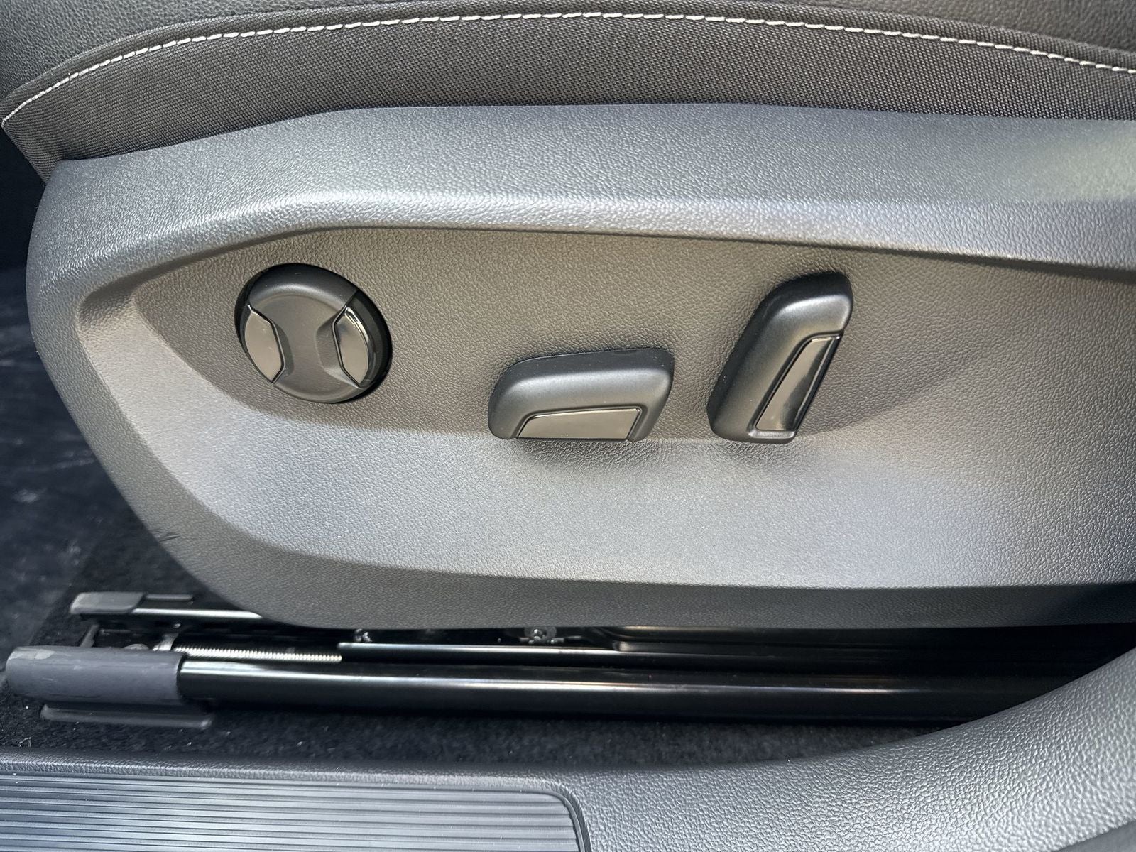 2026 Volkswagen Taos 1.5T SE Black