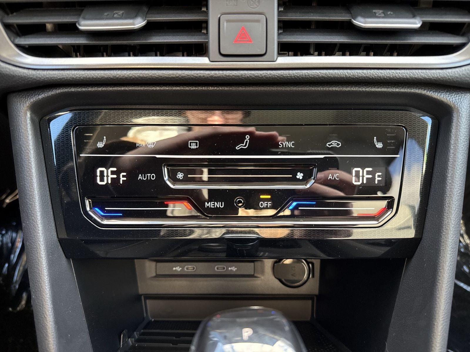 2026 Volkswagen Taos 1.5T SE Black