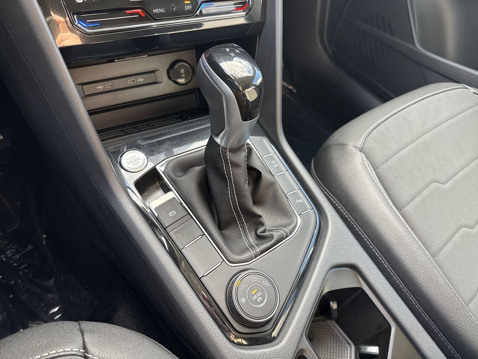 2026 Volkswagen Taos 1.5T SE Black