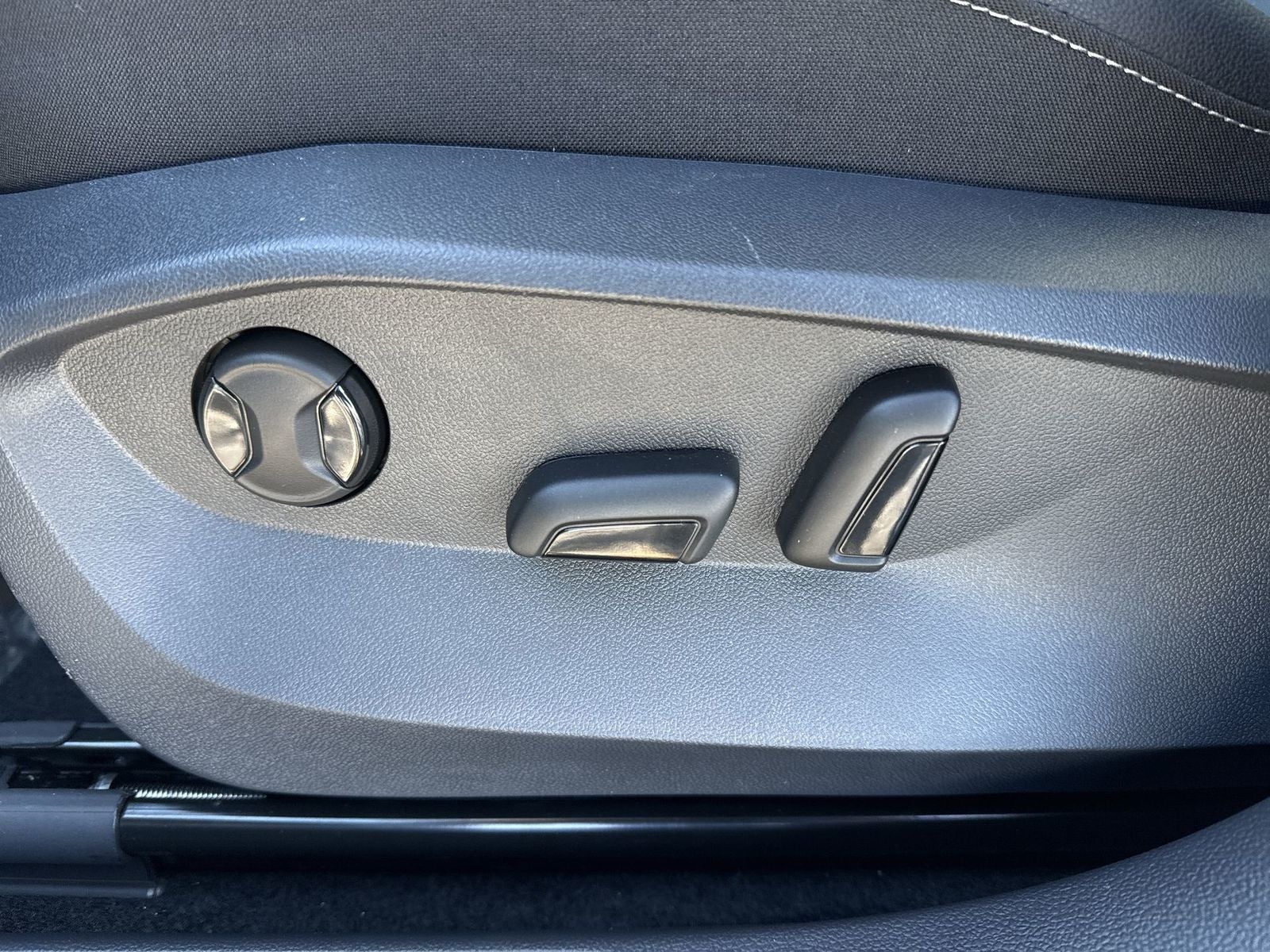 2026 Volkswagen Taos 1.5T SE Black