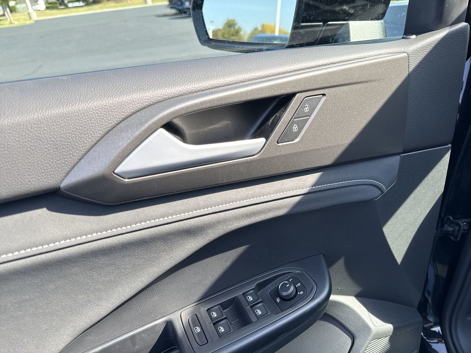 2025 Volkswagen Taos 1.5T SE Black