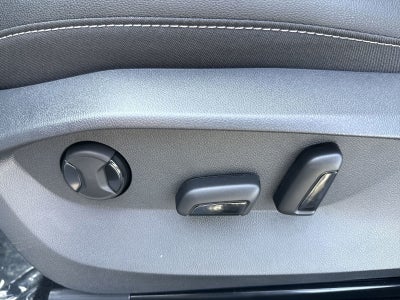 2025 Volkswagen Taos 1.5T SE Black