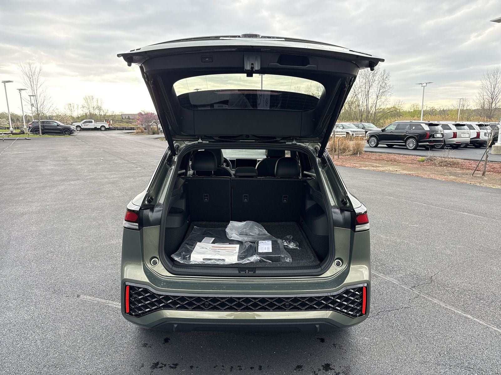 2026 Volkswagen Tiguan 2.0T SE R-Line Black