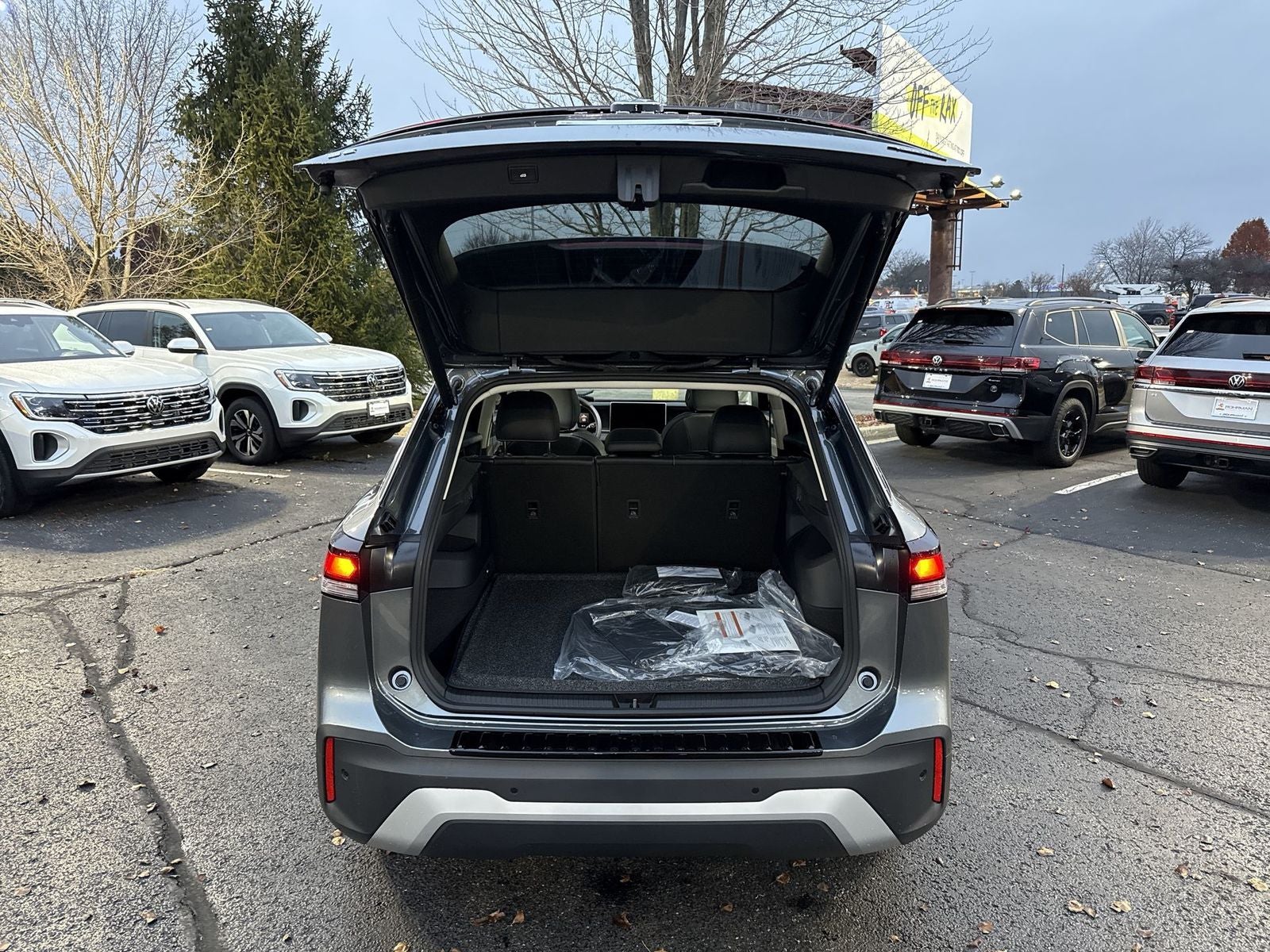 2026 Volkswagen Tiguan 2.0T SE