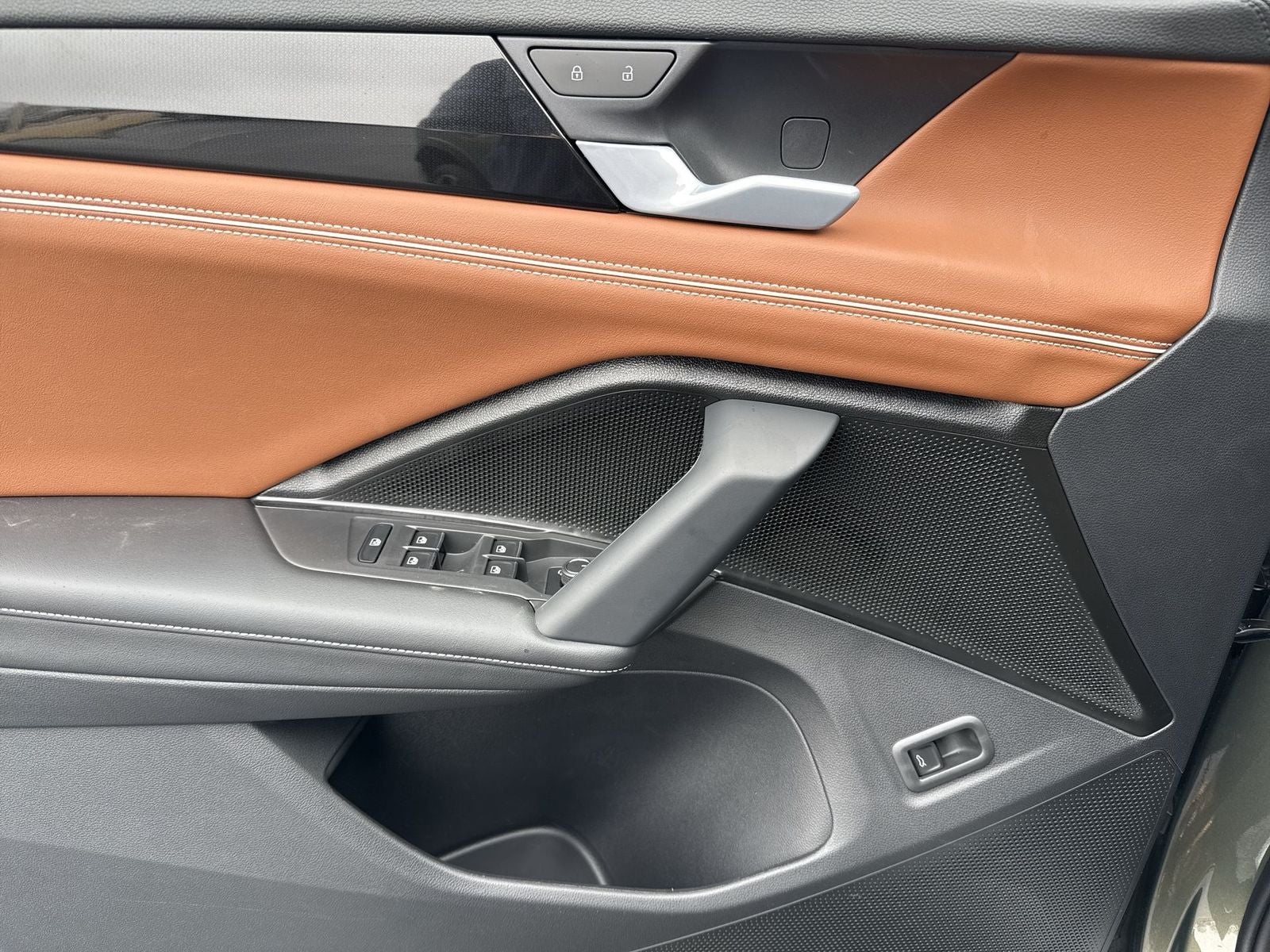 2026 Volkswagen Tiguan 2.0T SEL R-Line