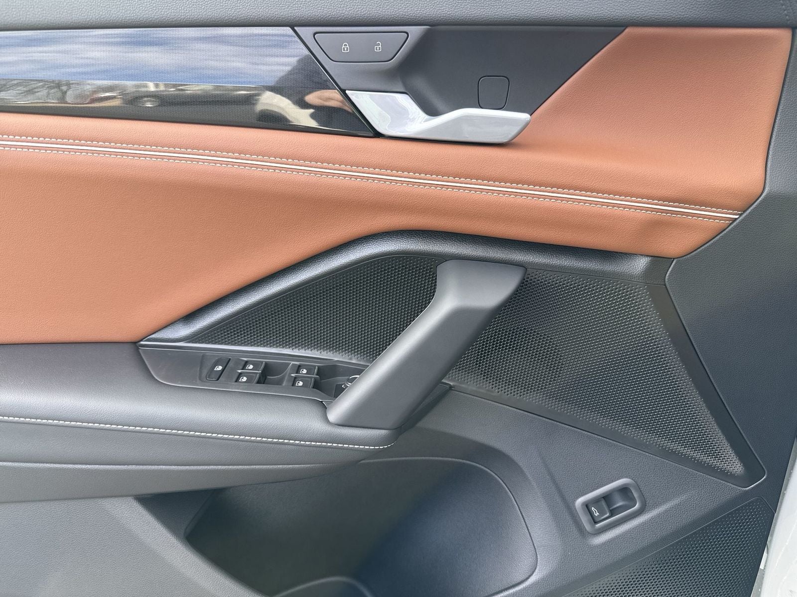 2026 Volkswagen Tiguan 2.0T SEL R-Line