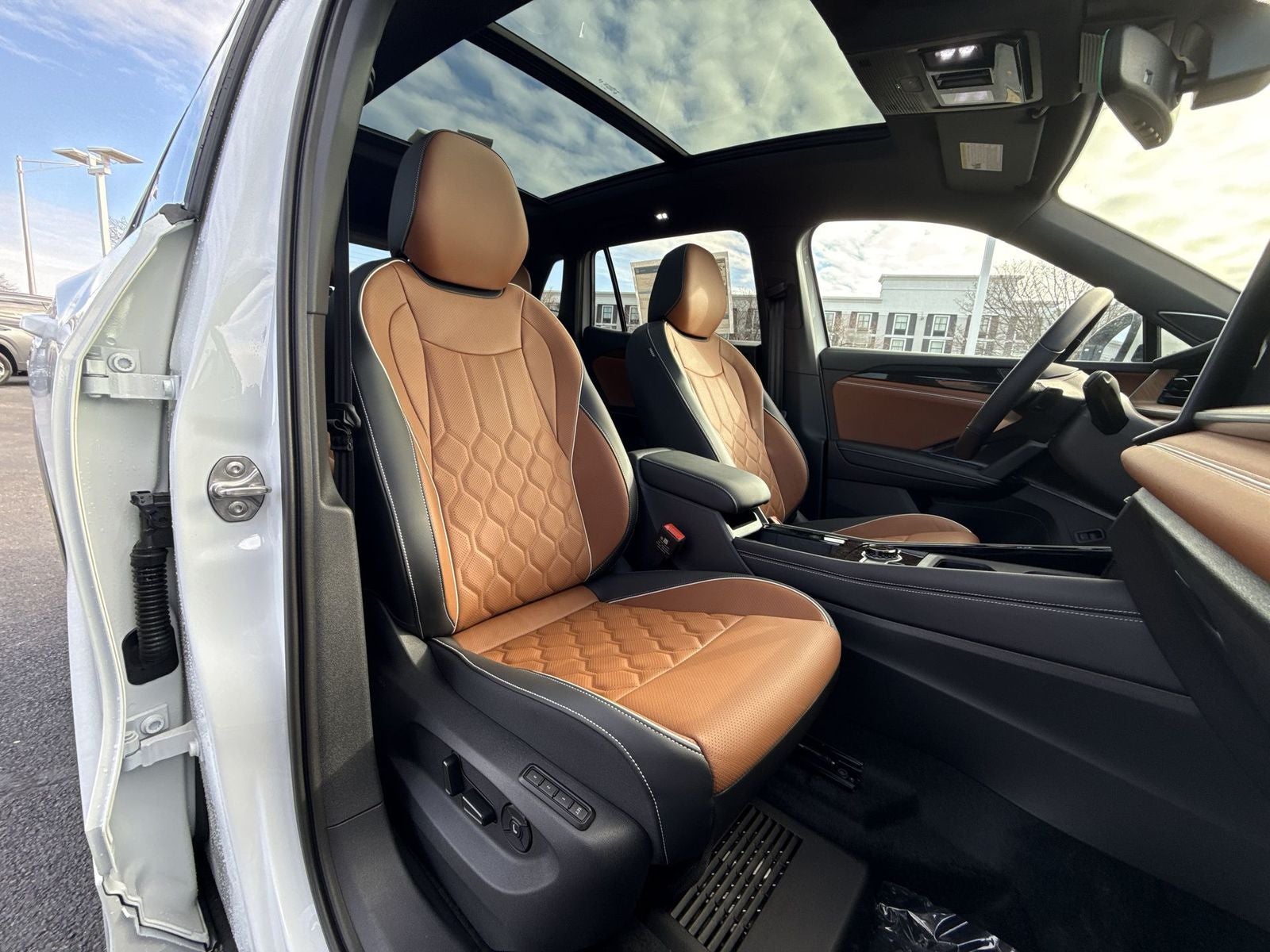 2026 Volkswagen Tiguan 2.0T SEL R-Line