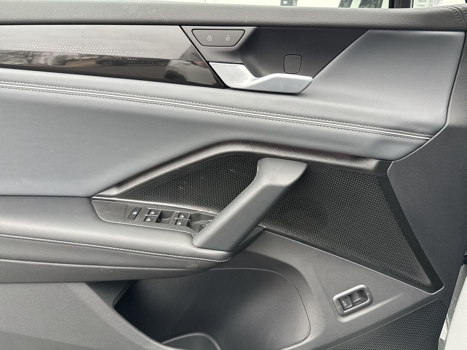 2026 Volkswagen Tiguan 2.0T SEL R-Line Turbo