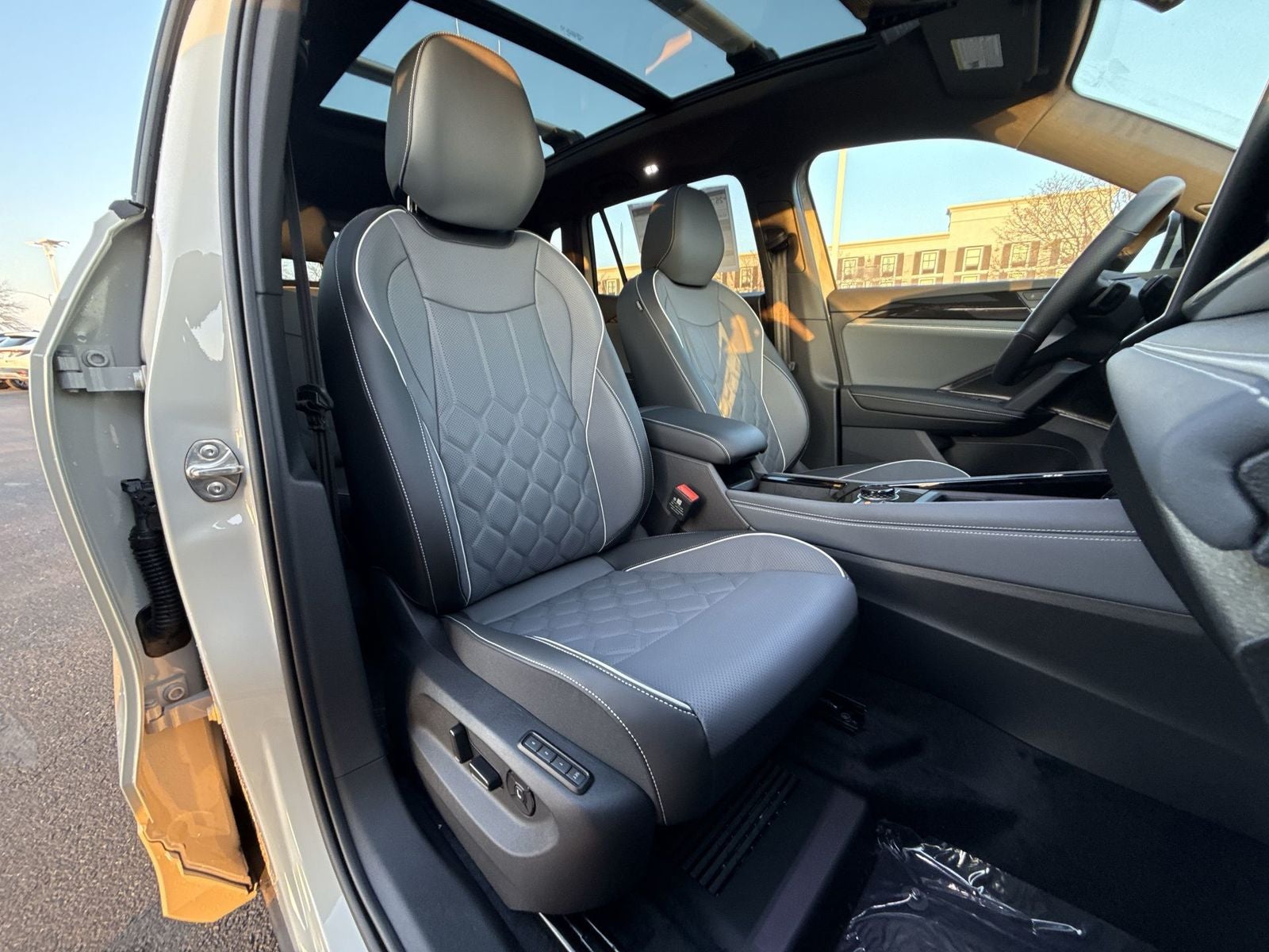 2026 Volkswagen Tiguan 2.0T SEL R-Line Turbo