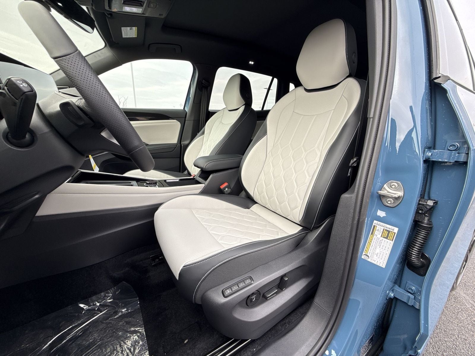 2026 Volkswagen Tiguan 2.0T SEL R-Line