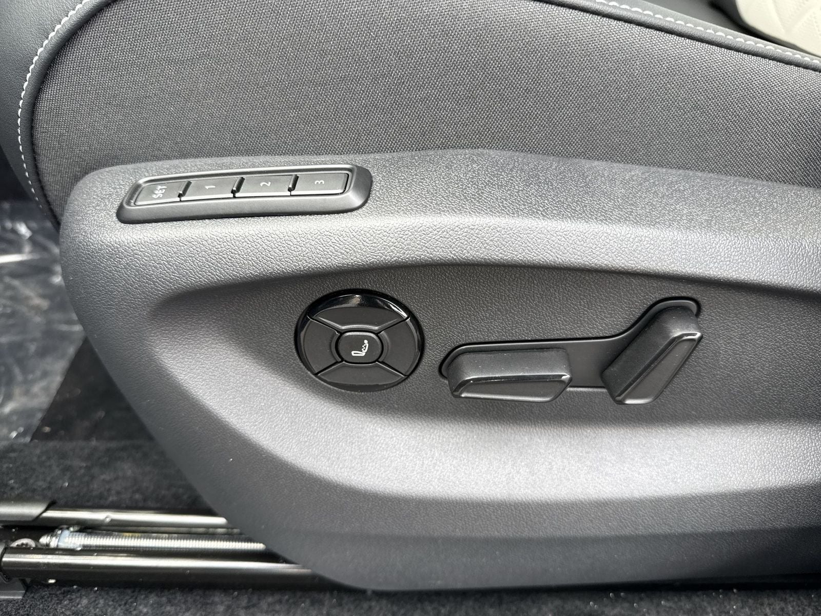 2026 Volkswagen Tiguan 2.0T SEL R-Line