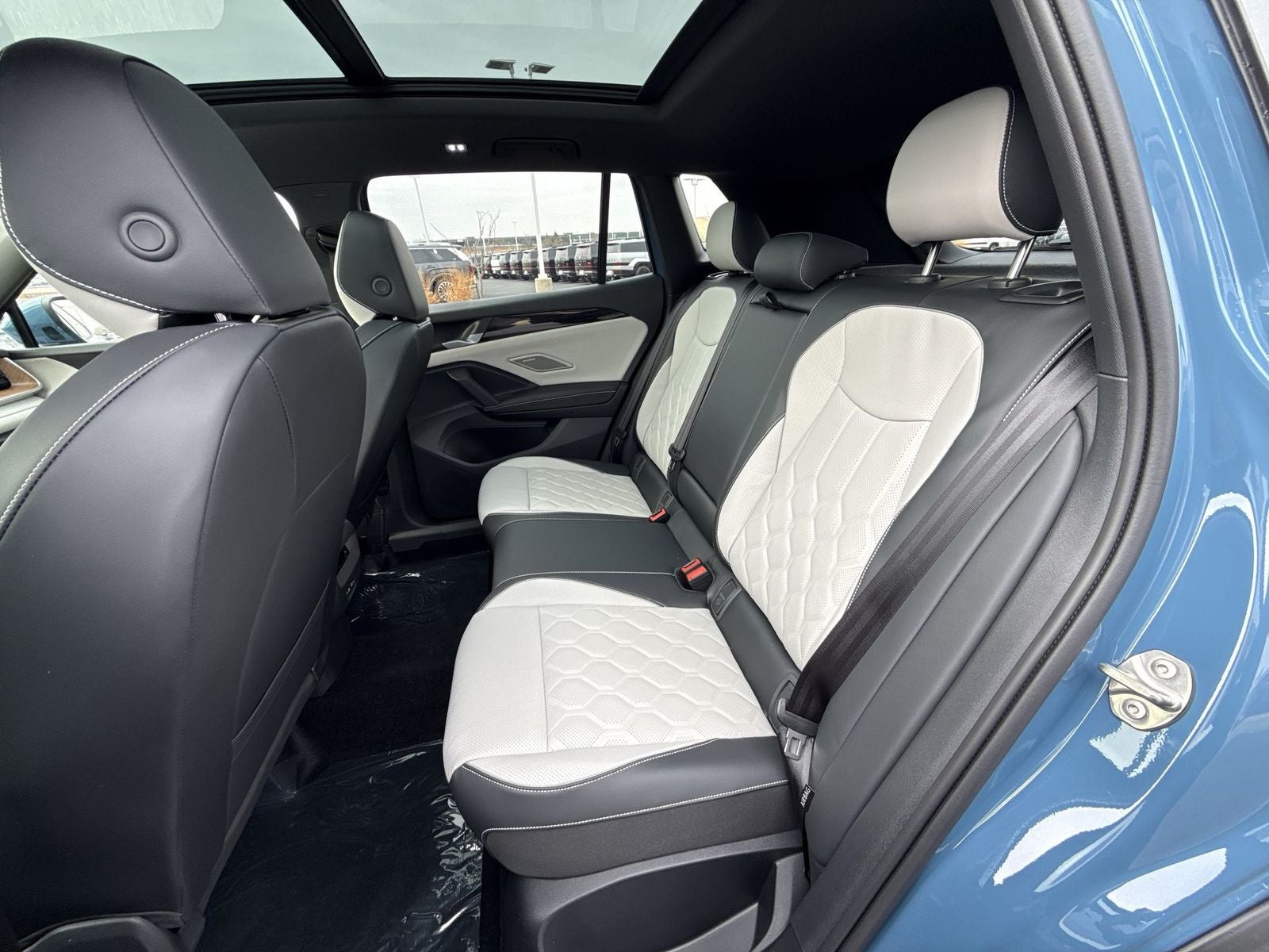 2026 Volkswagen Tiguan 2.0T SEL R-Line