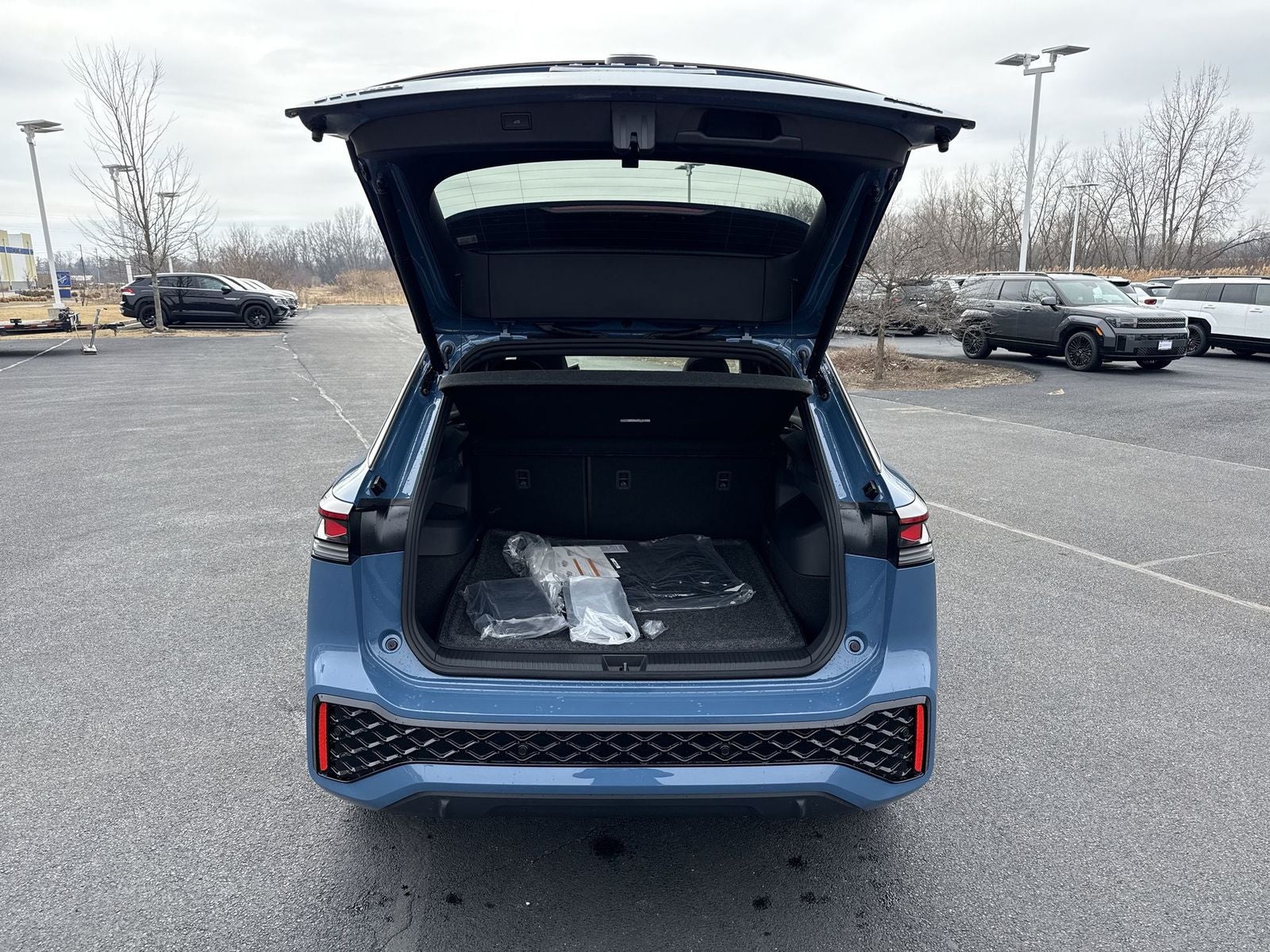 2026 Volkswagen Tiguan 2.0T SEL R-Line